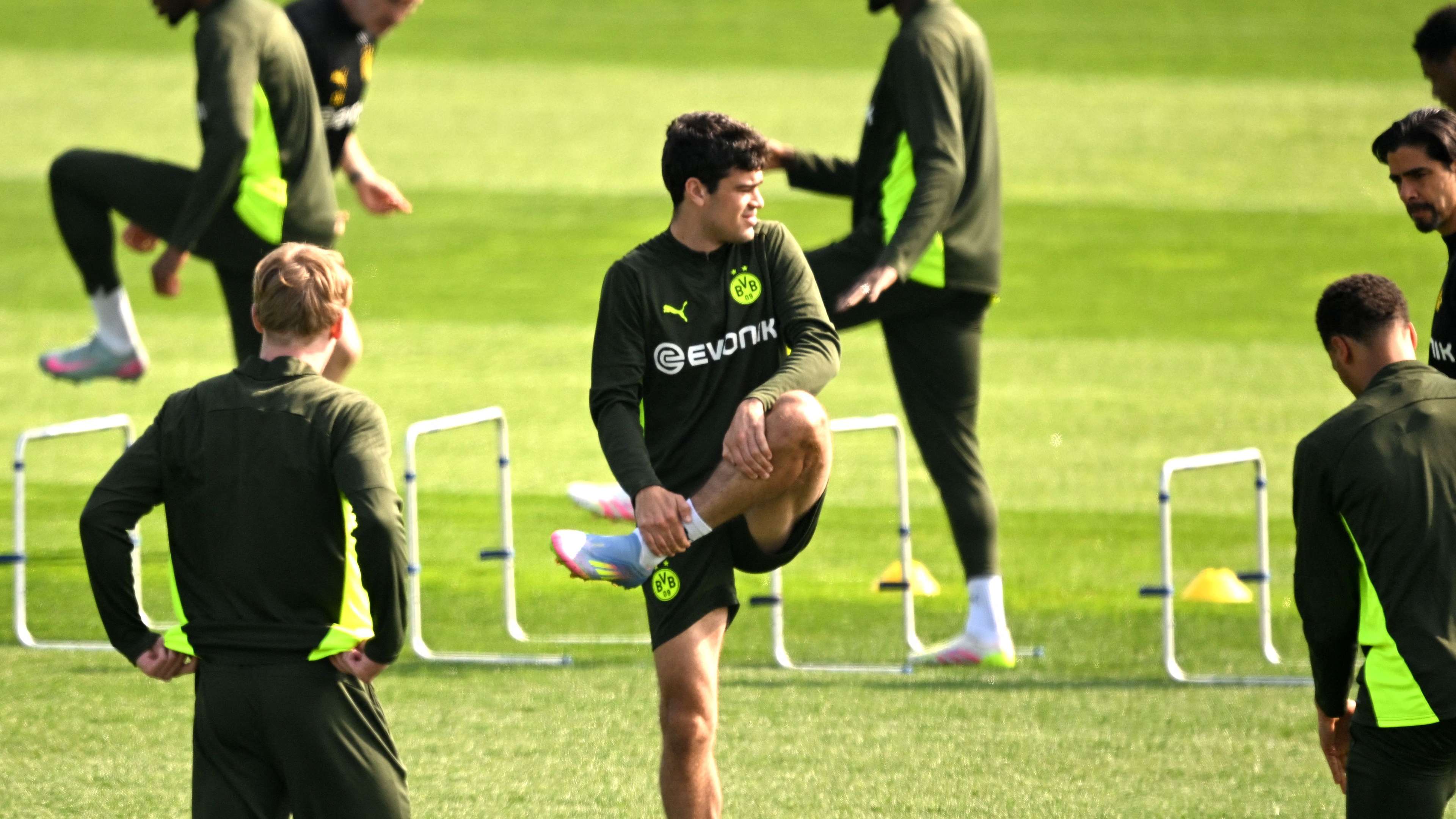 FBL-EUR-C1-DORTMUND-TRAINING