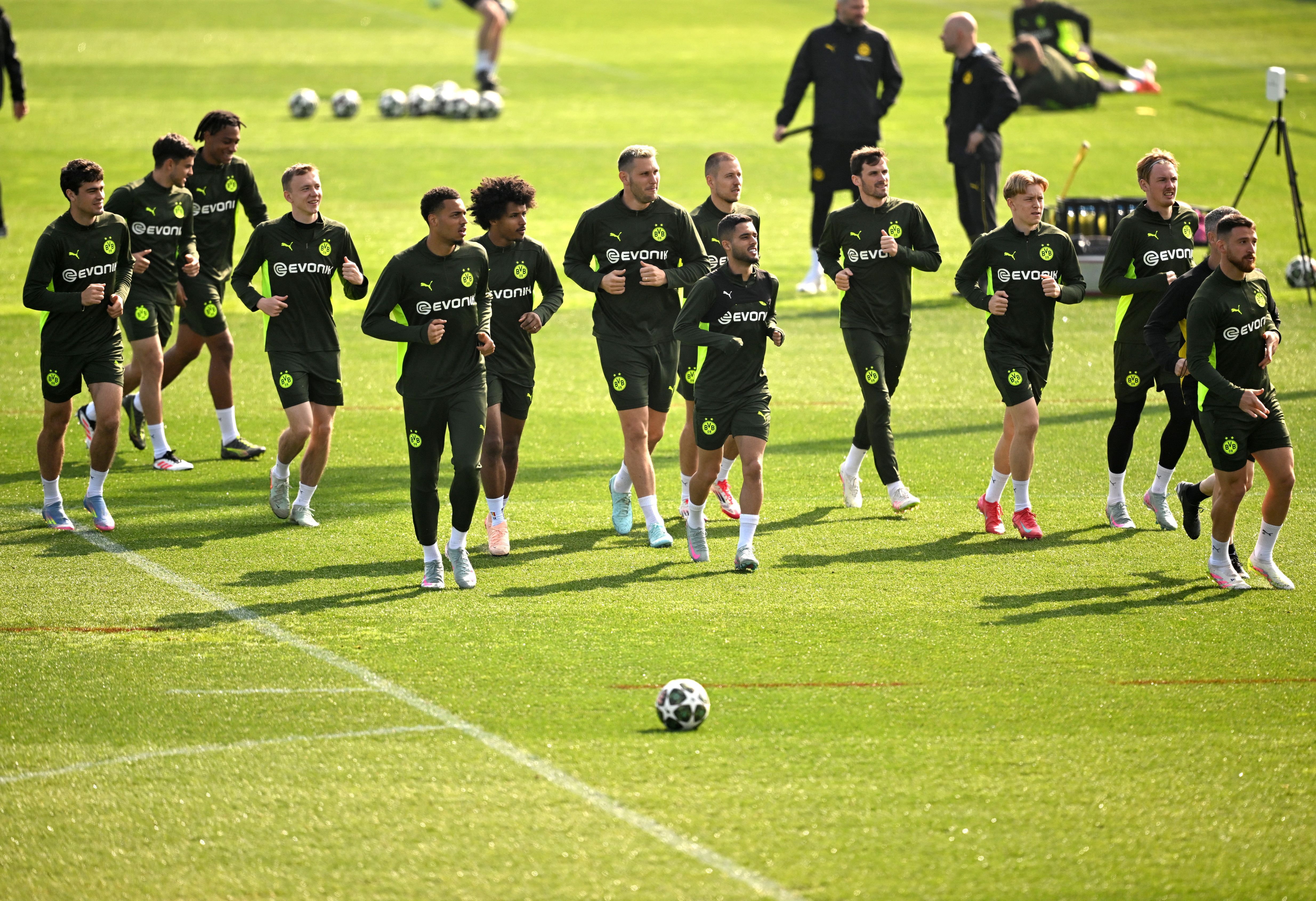 FBL-EUR-C1-DORTMUND-TRAINING