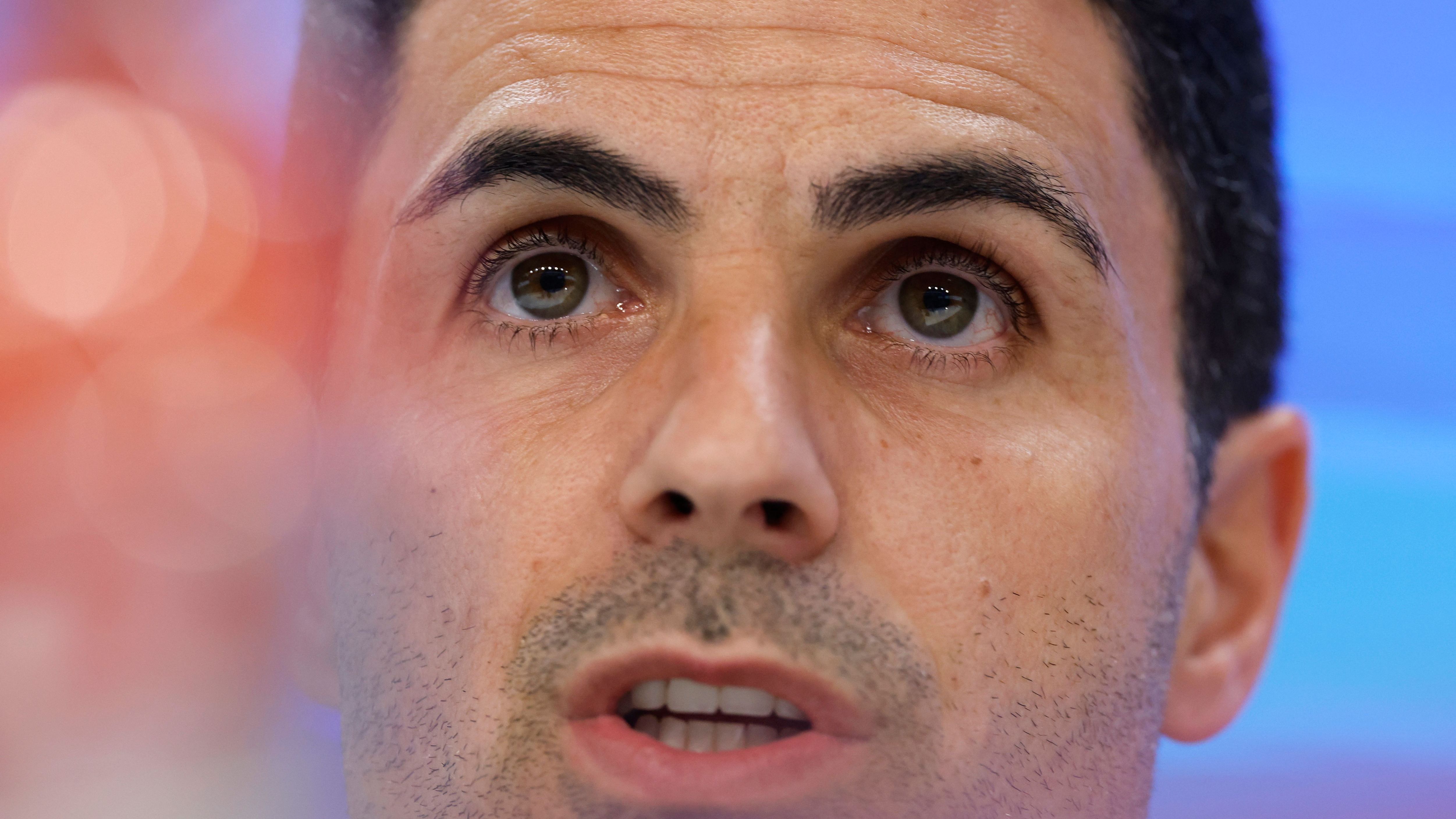 FBL-EUR-C1-ARSENAL-PRESSER