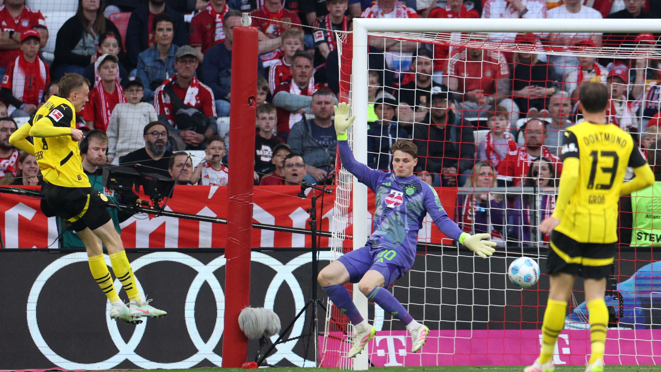FC Bayern München v Borussia Dortmund - Bundesliga