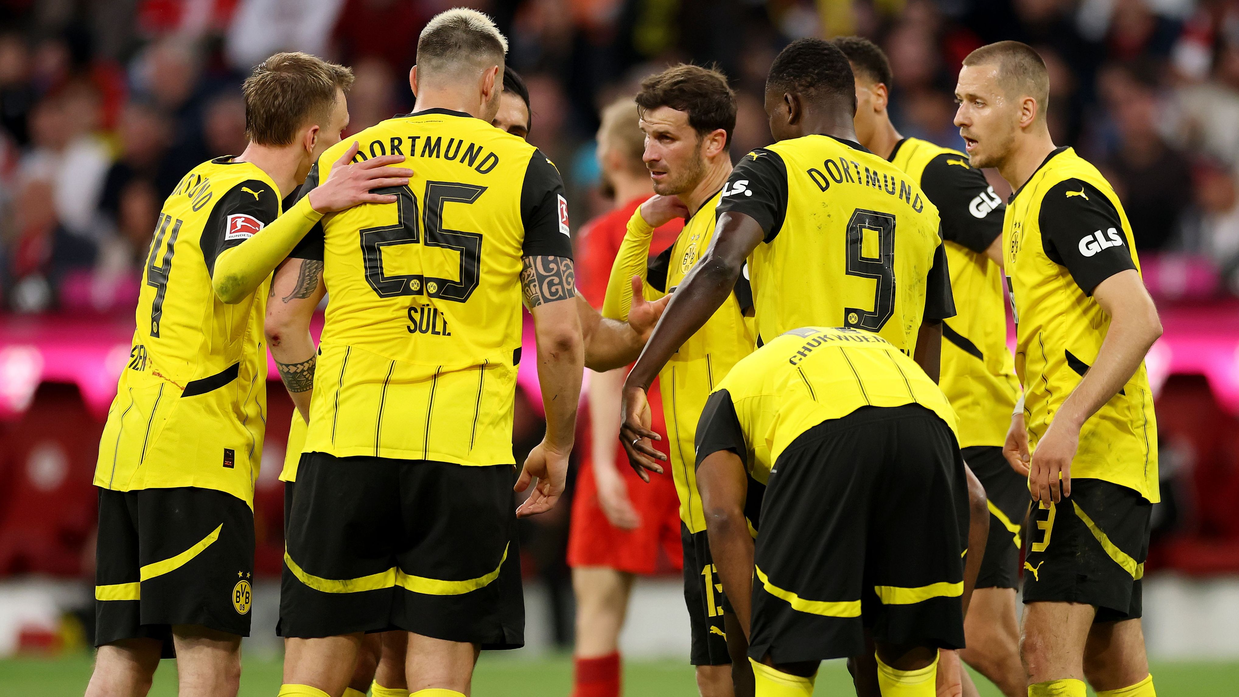 FC Bayern München v Borussia Dortmund - Bundesliga