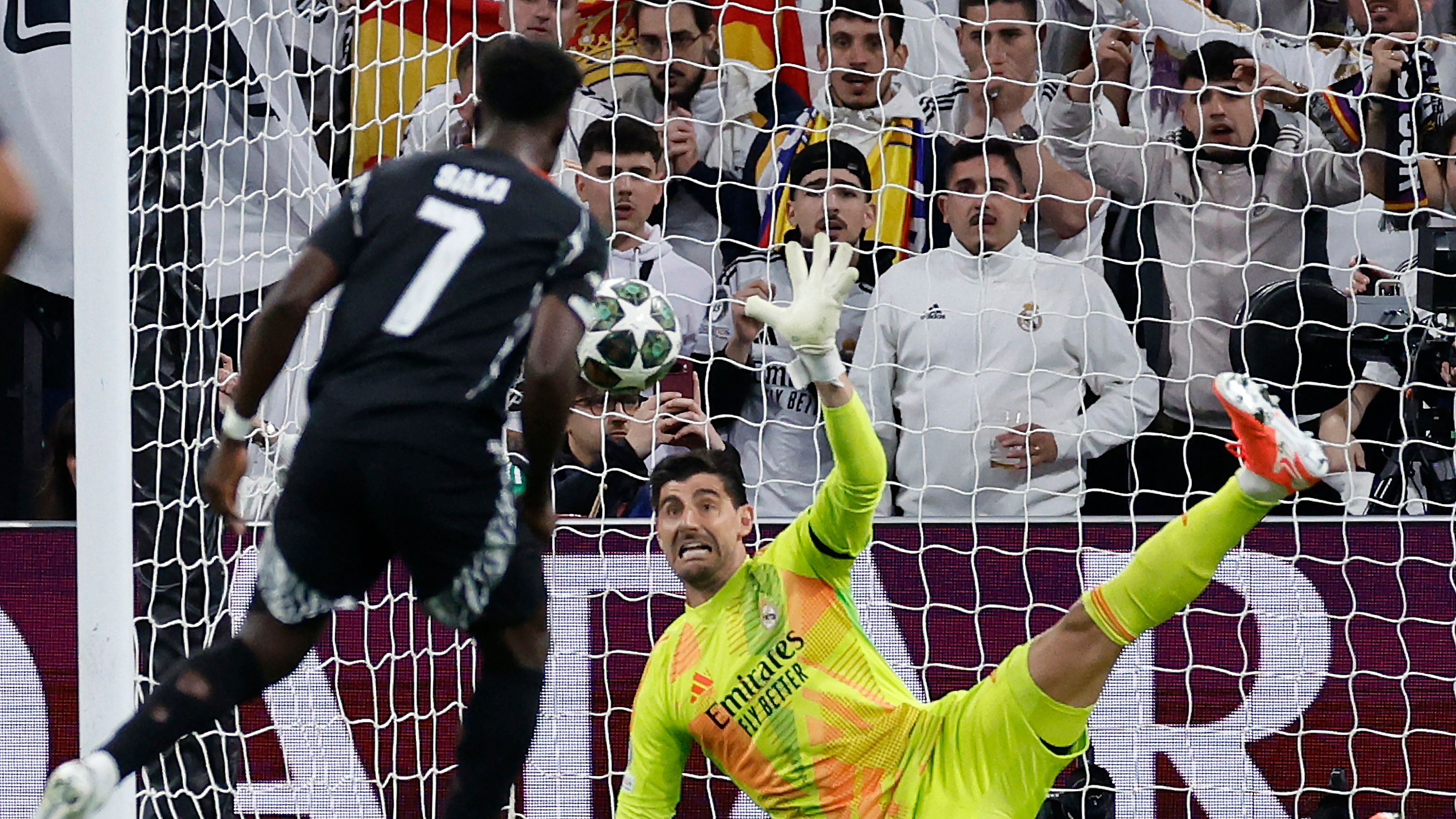 TOPSHOT-FBL-EUR-C1-REAL MADRID-ARSENAL