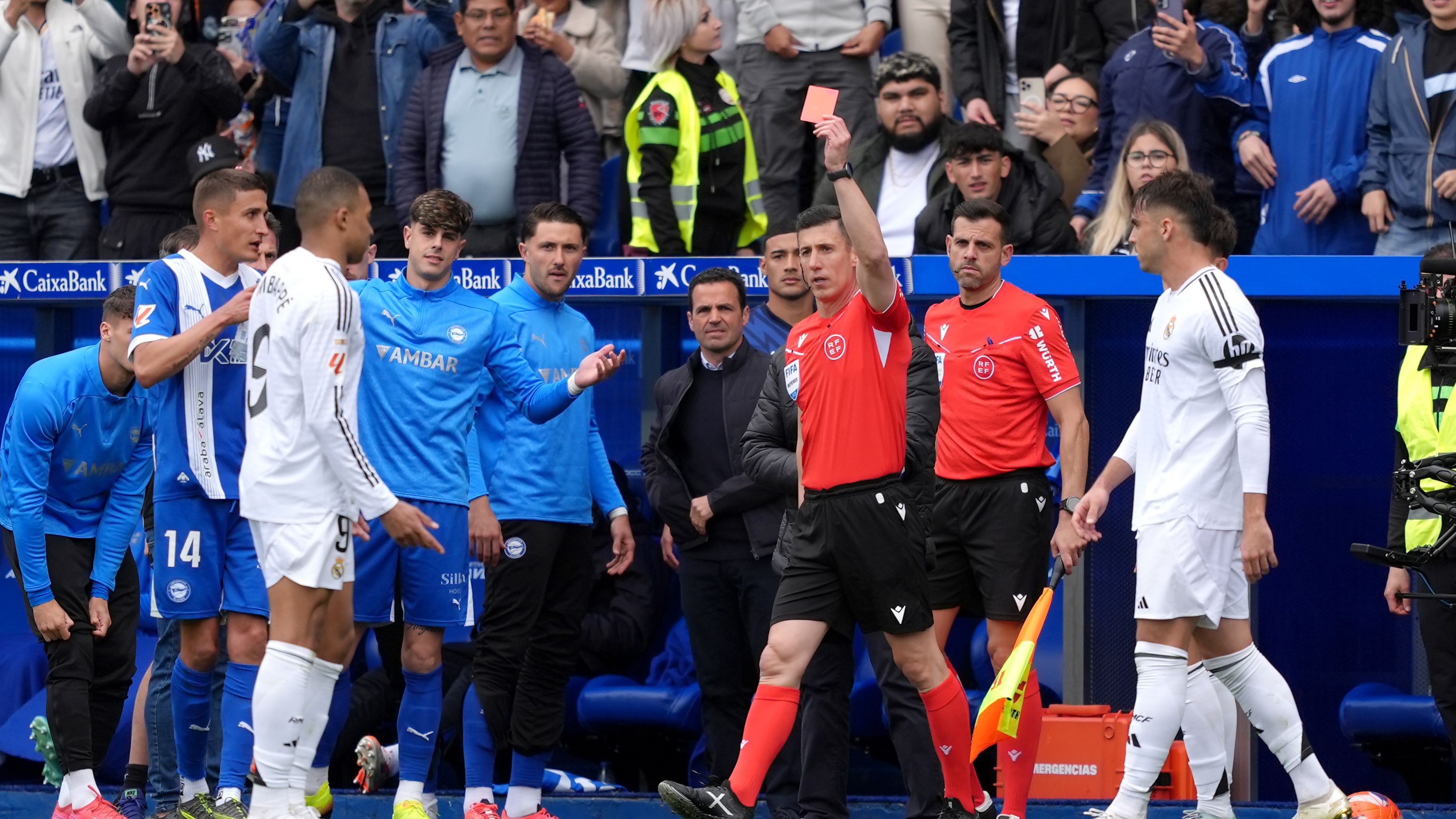 Deportivo Alaves v Real Madrid CF - La Liga EA Sports