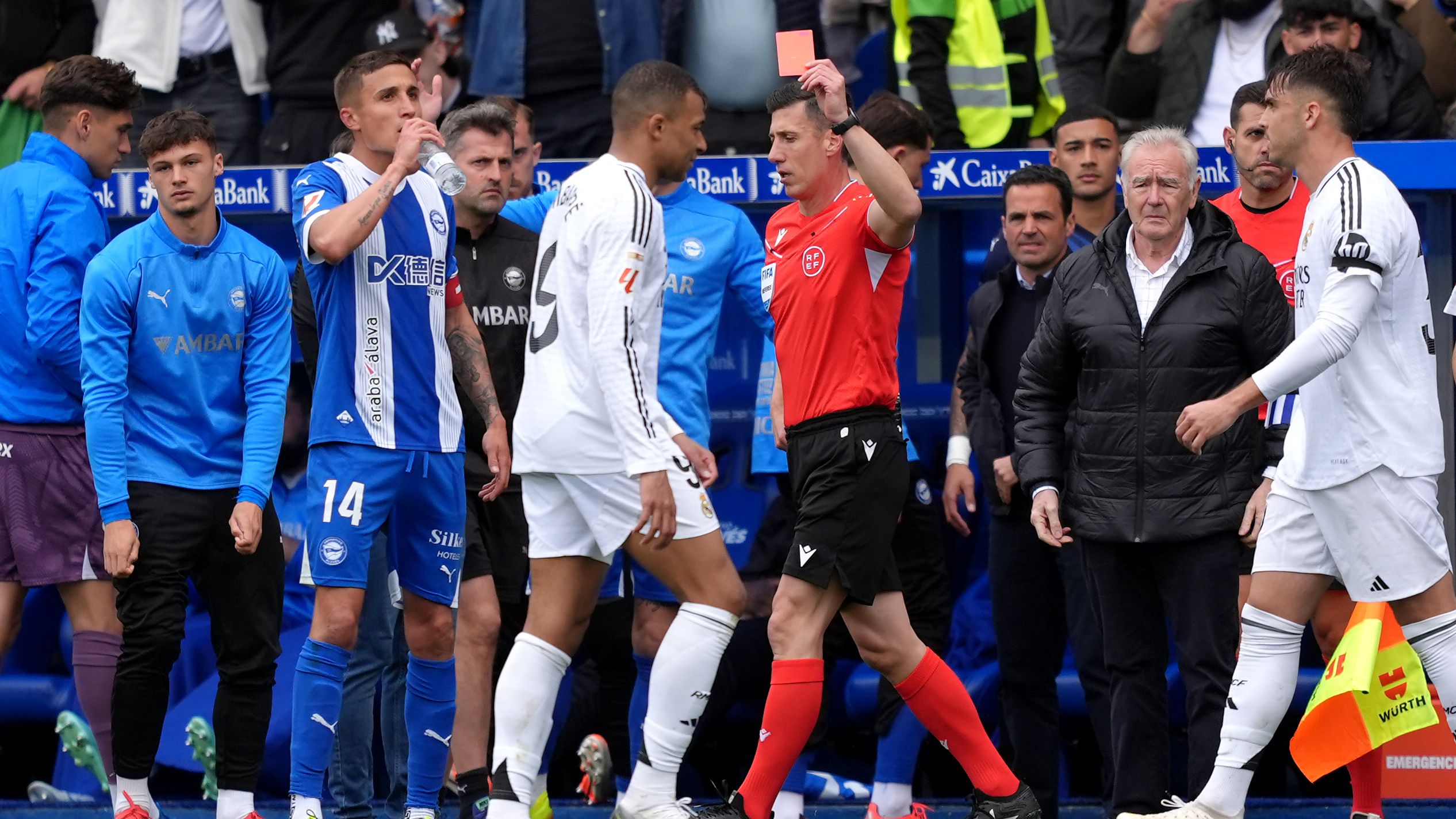 Deportivo Alaves v Real Madrid CF - La Liga EA Sports