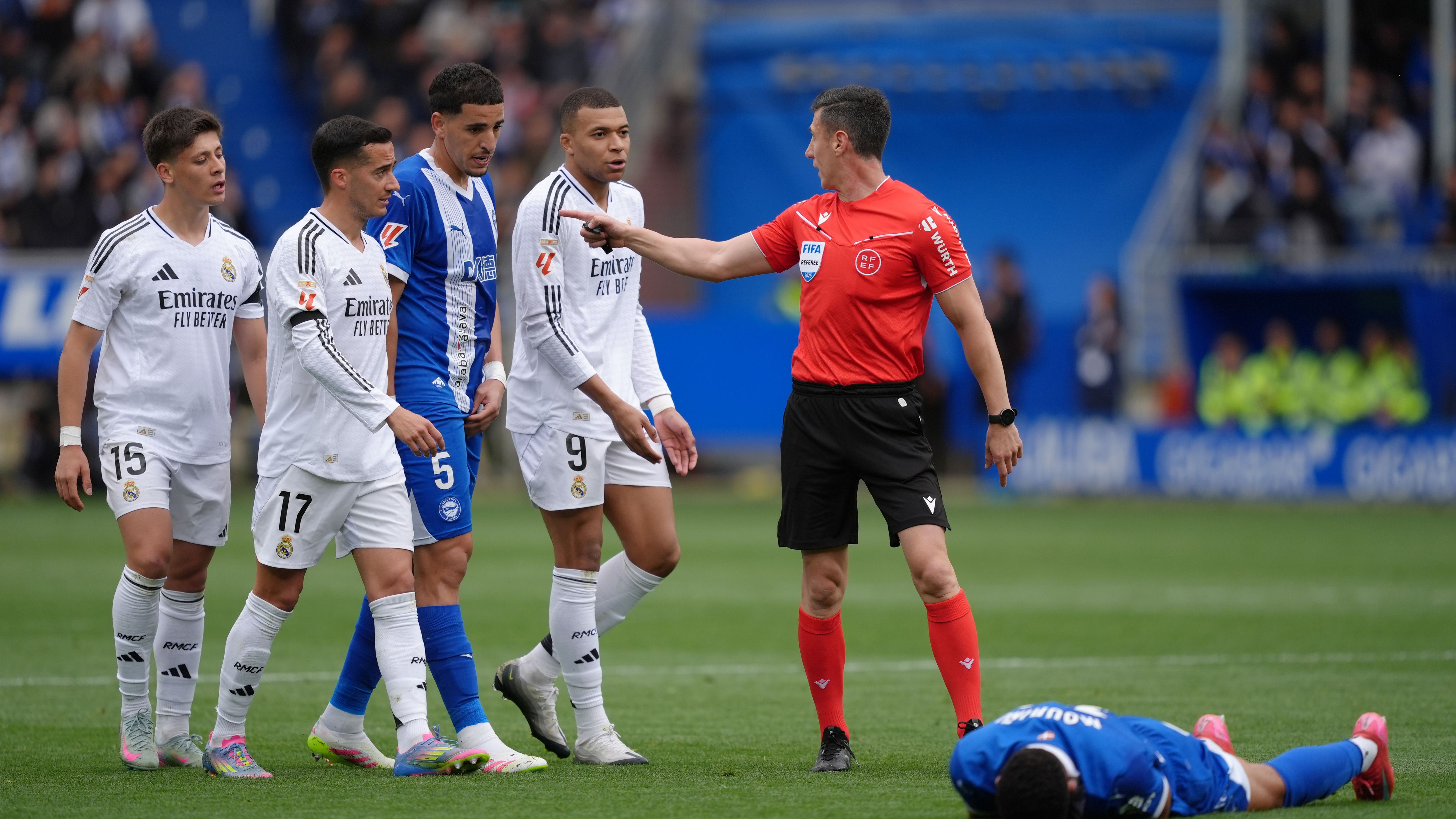 Deportivo Alaves v Real Madrid CF - La Liga EA Sports