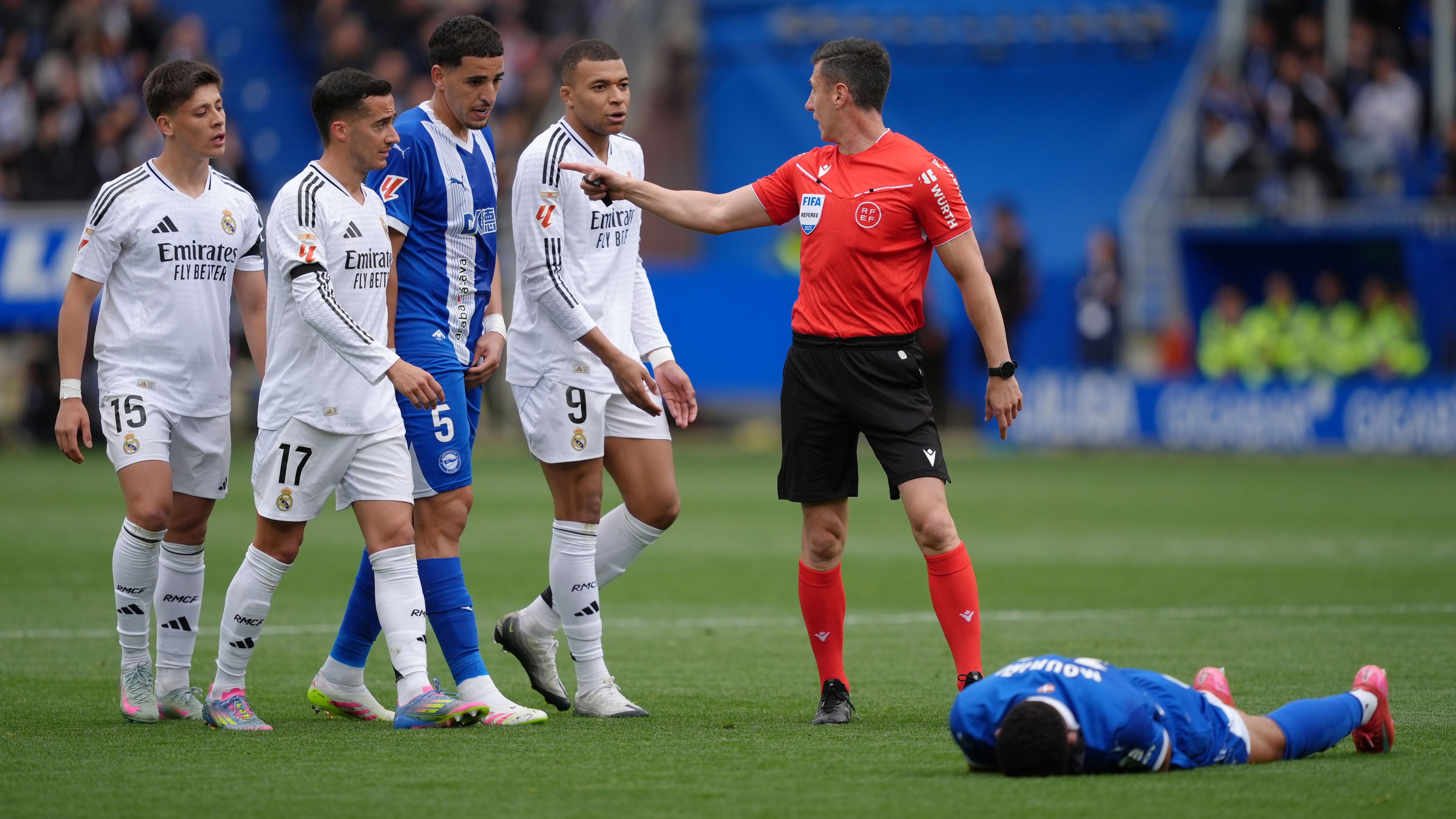 Deportivo Alaves v Real Madrid CF - La Liga EA Sports