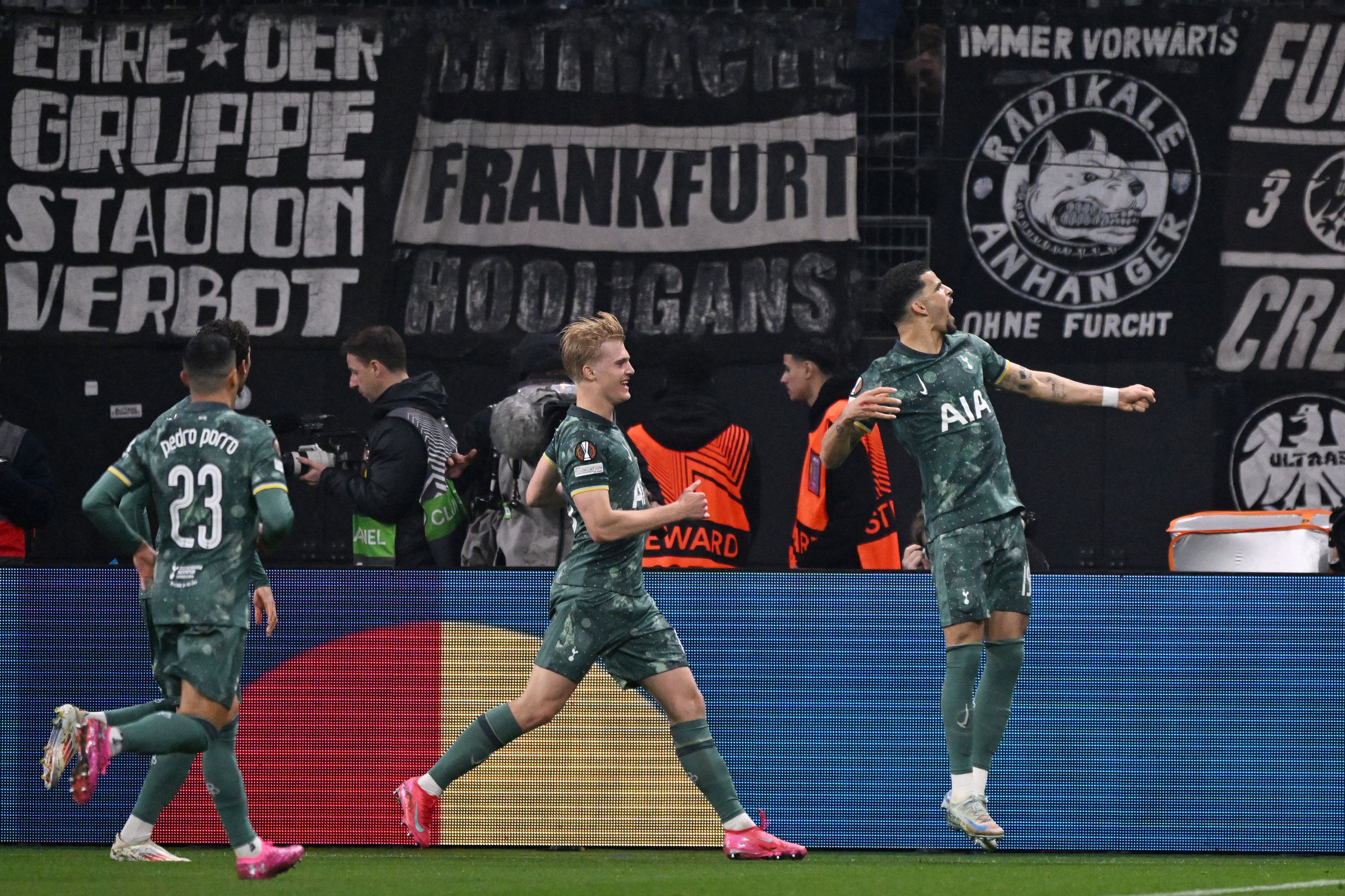 TOPSHOT-FBL-EUR-C3-FRANKFURT-TOTTENHAM