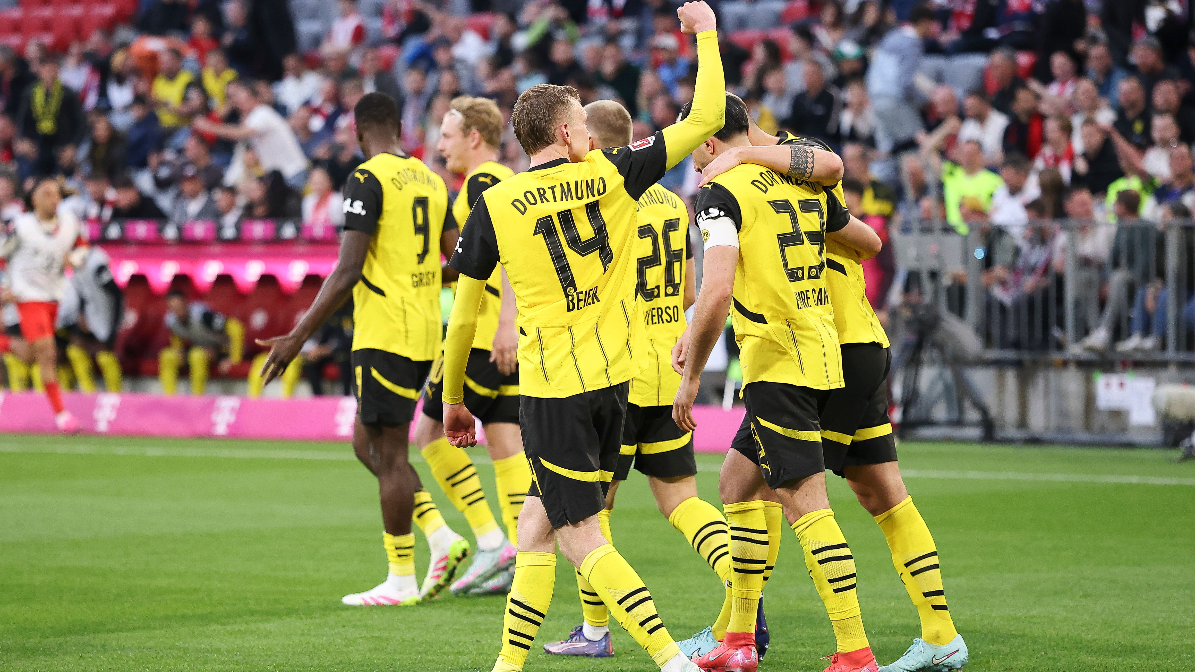 FC Bayern München v Borussia Dortmund - Bundesliga