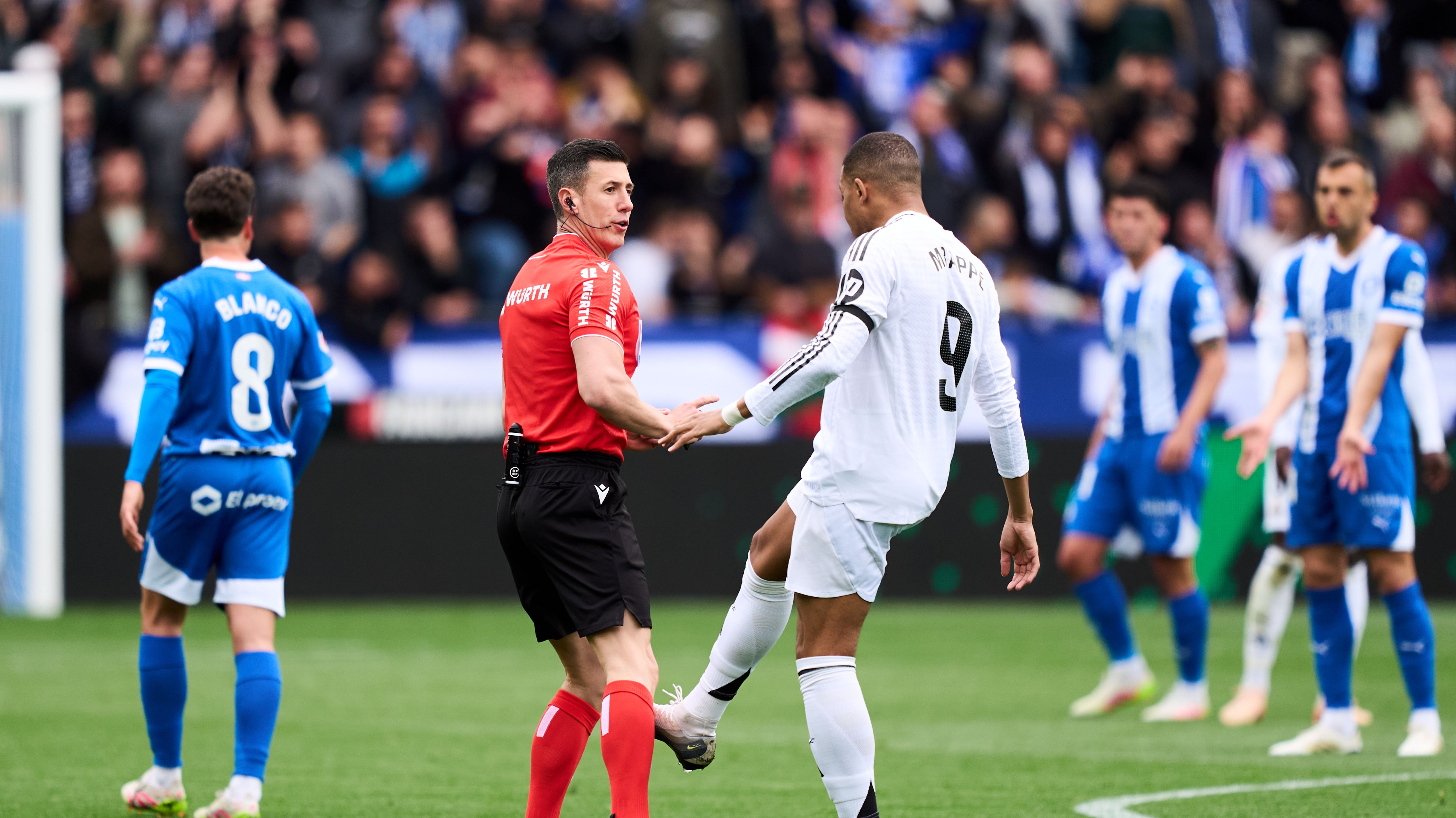 Deportivo Alaves v Real Madrid CF - La Liga EA Sports