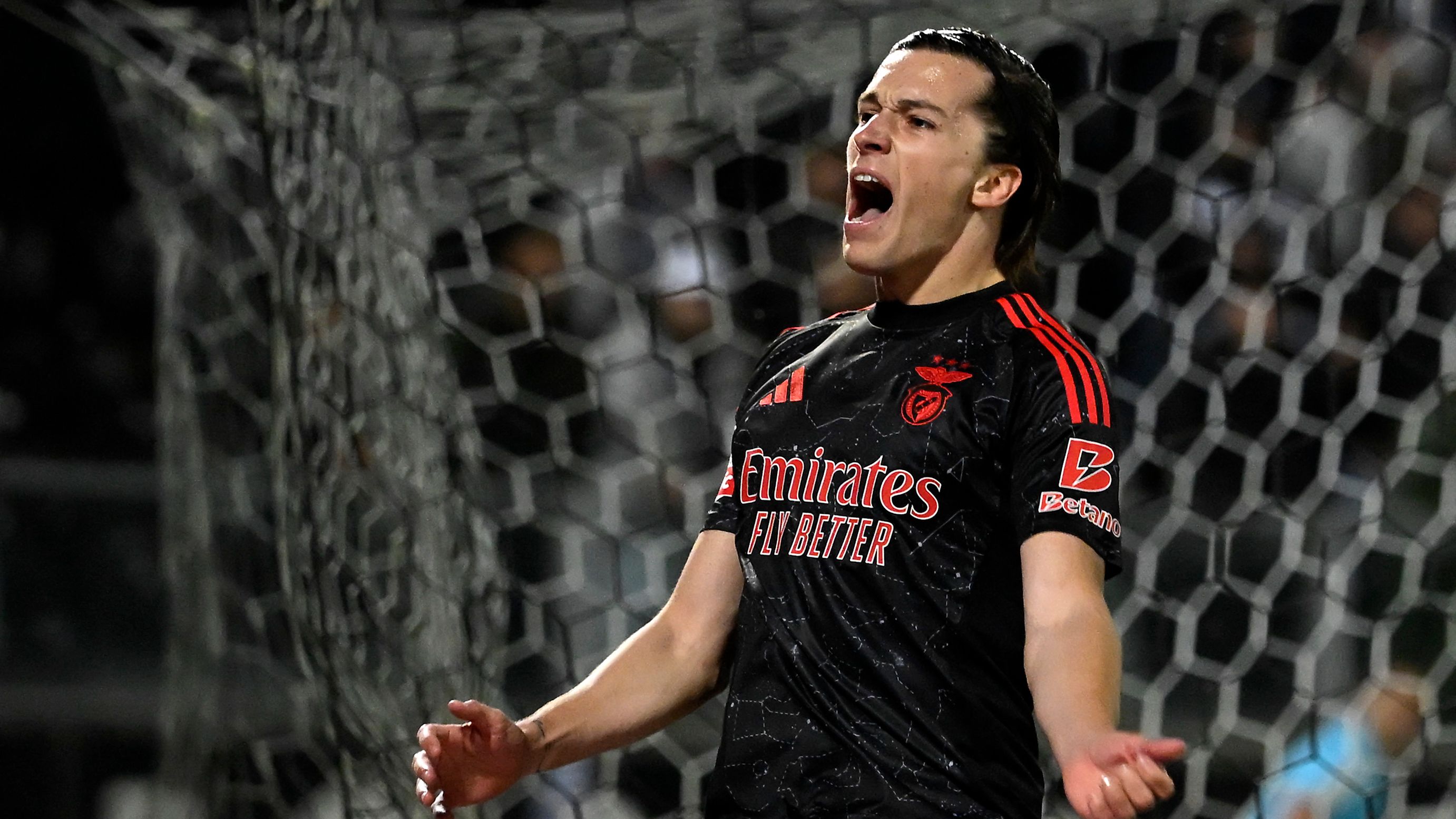 We're coming for you! Alvaro Carreras told by Real Madrid they will go all out to sign him as Benfica negotiations drag on | Goal.com UK