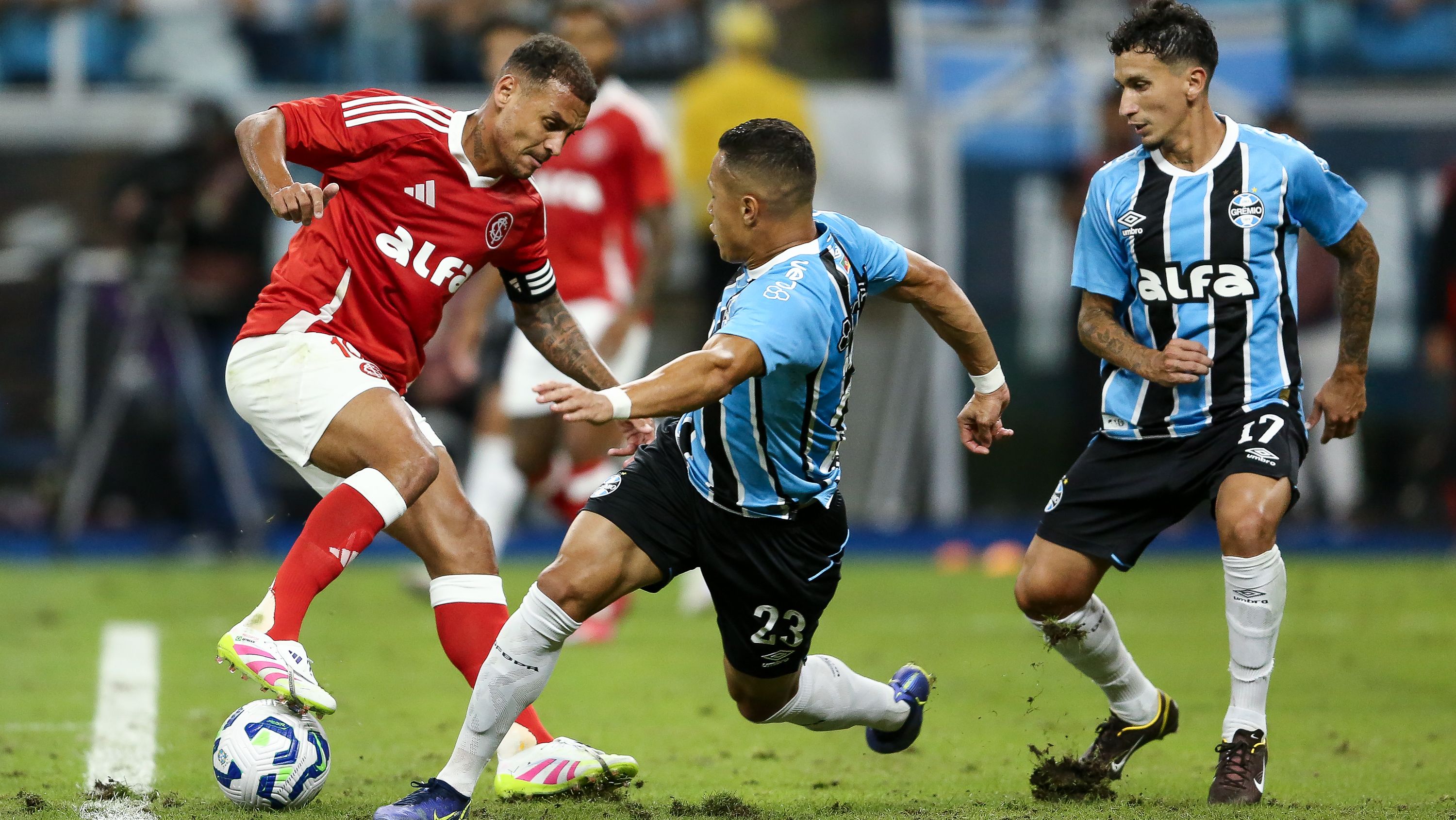 Gremio v Internacional - Brasileirao 2025