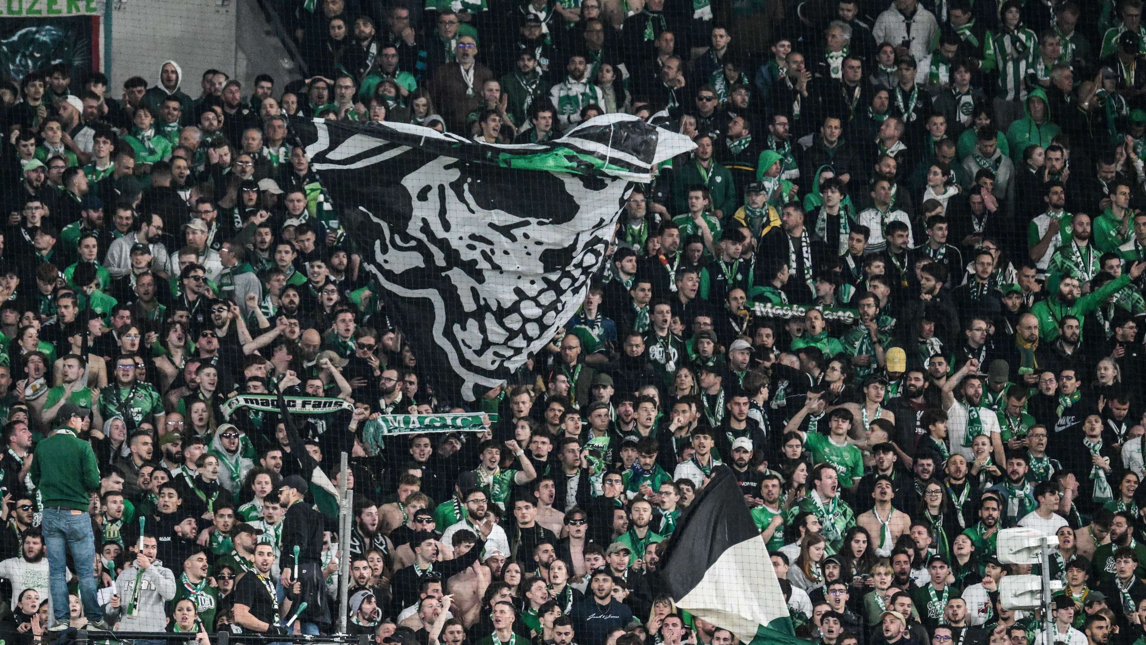 FBL-FRA-LIGUE1-SAINT-ETIENNE-LYON