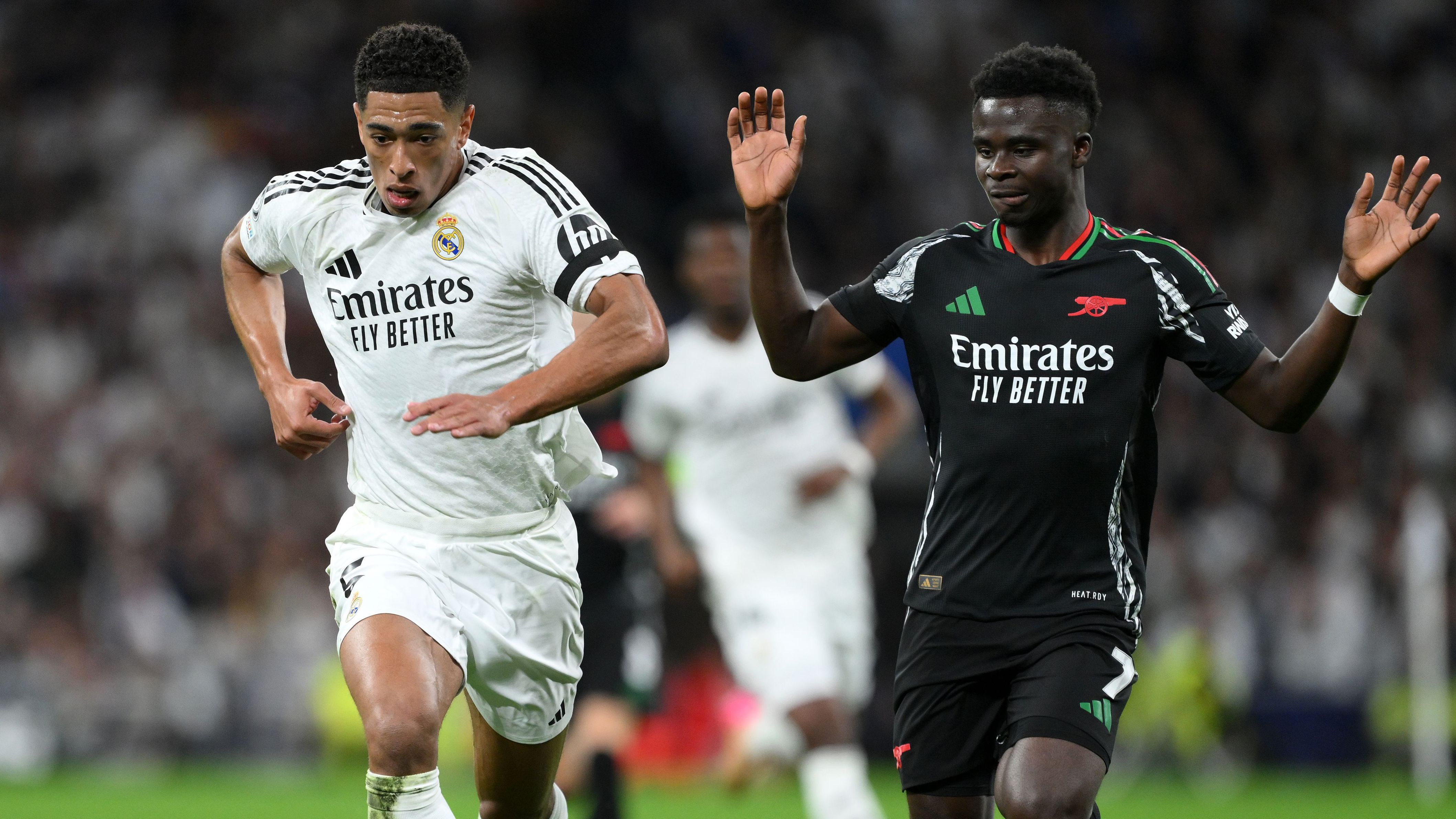 VIDEO: Bukayo Saka involved in ugly touchline clash with Dani Carvajal as injured Real Madrid veteran seemingly takes issue with Arsenal star's fluffed Panenka penalty | Goal.com UK