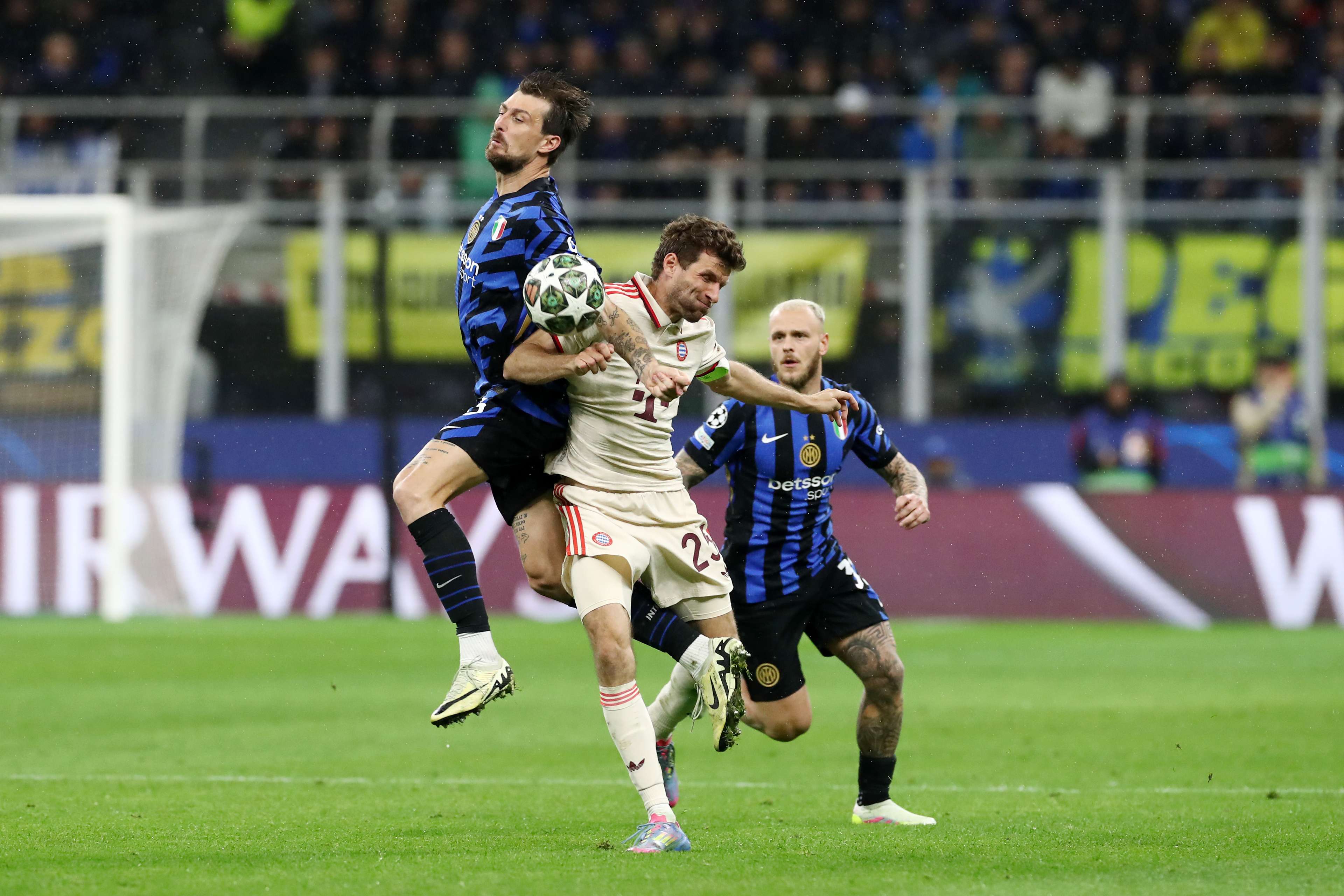 FC Internazionale Milano v FC Bayern München - UEFA Champions League 2024/25 Quarter Final Second Leg