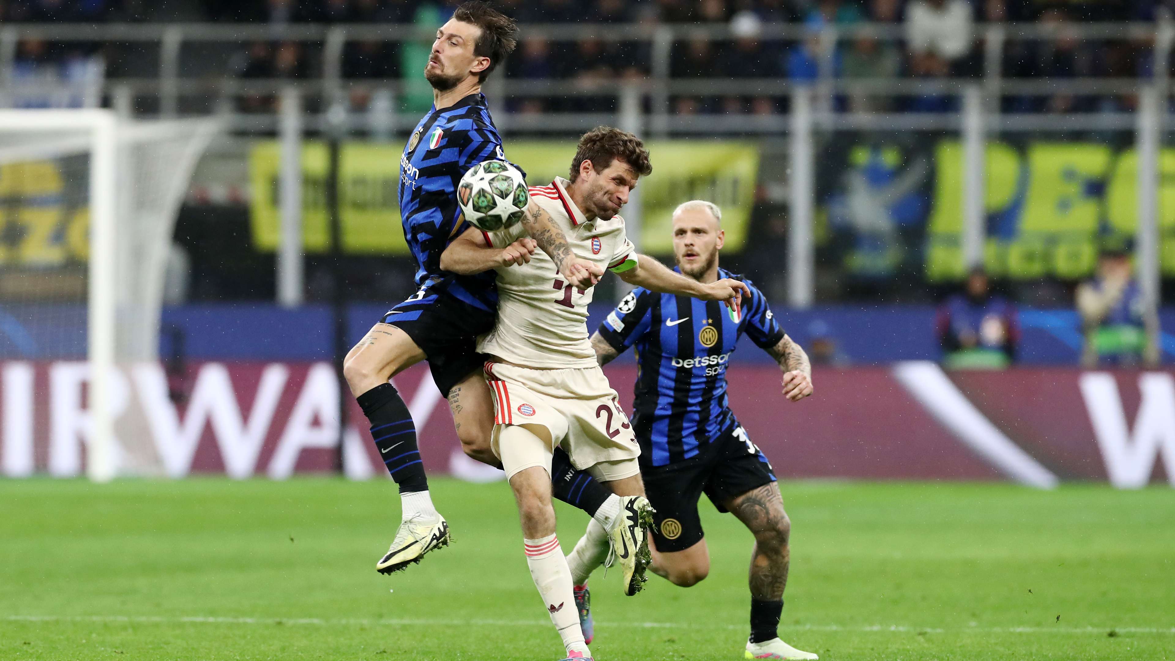 FC Internazionale Milano v FC Bayern München - UEFA Champions League 2024/25 Quarter Final Second Leg