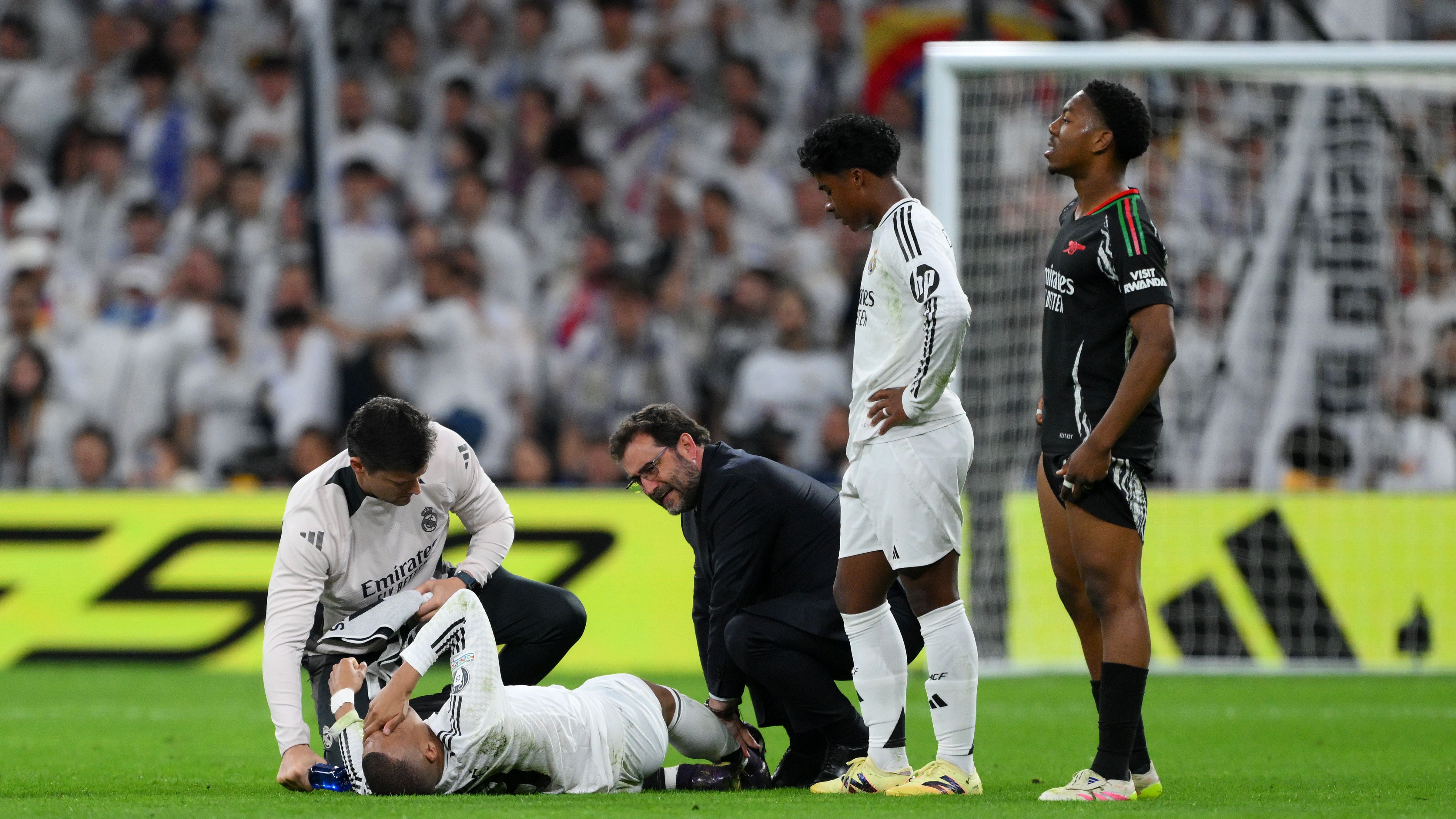 Real Madrid C.F. v Arsenal FC - UEFA Champions League 2024/25 Quarter Final Second Leg