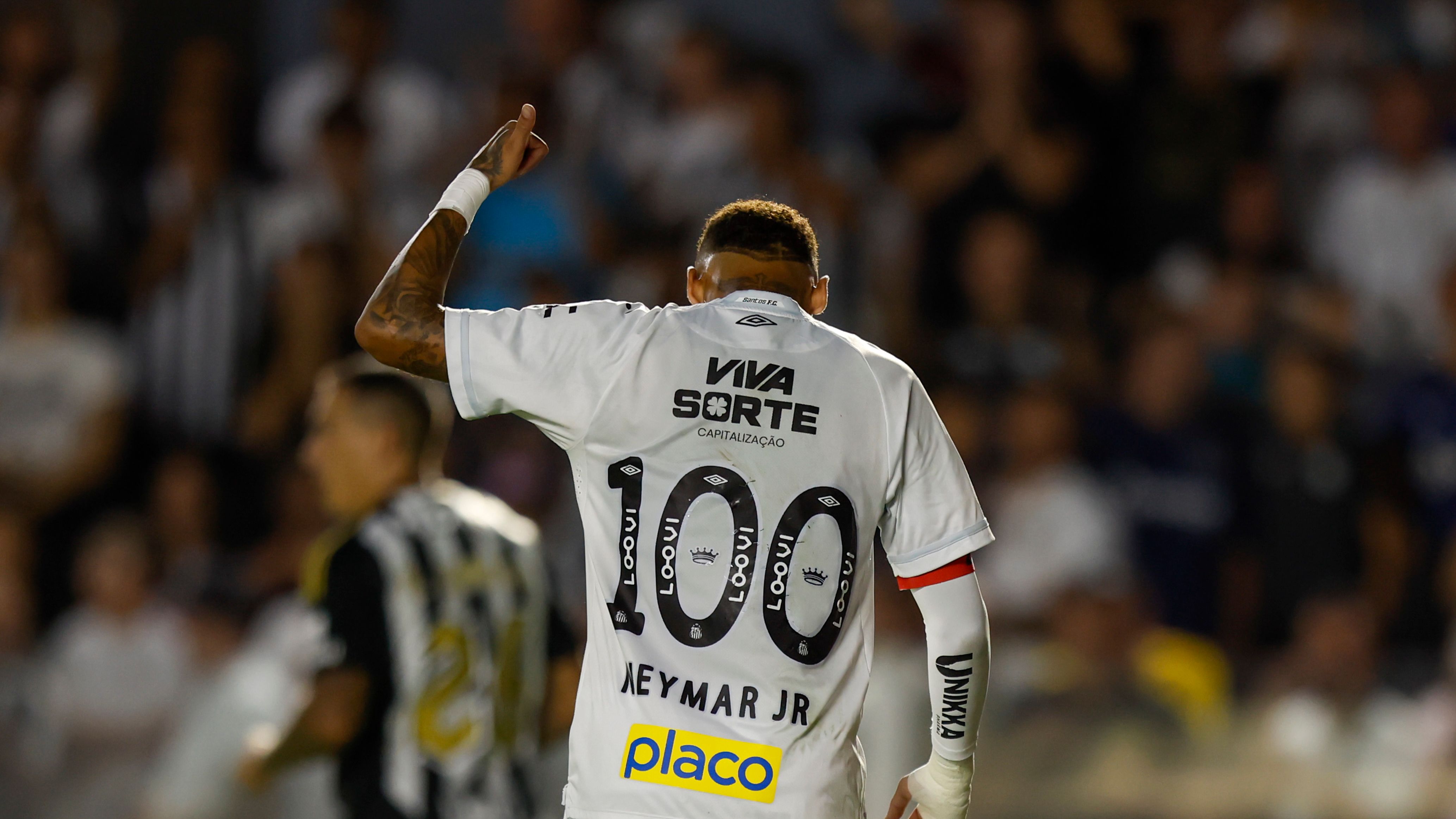 Santos v Atletico Mineiro - Brasileirao 2025