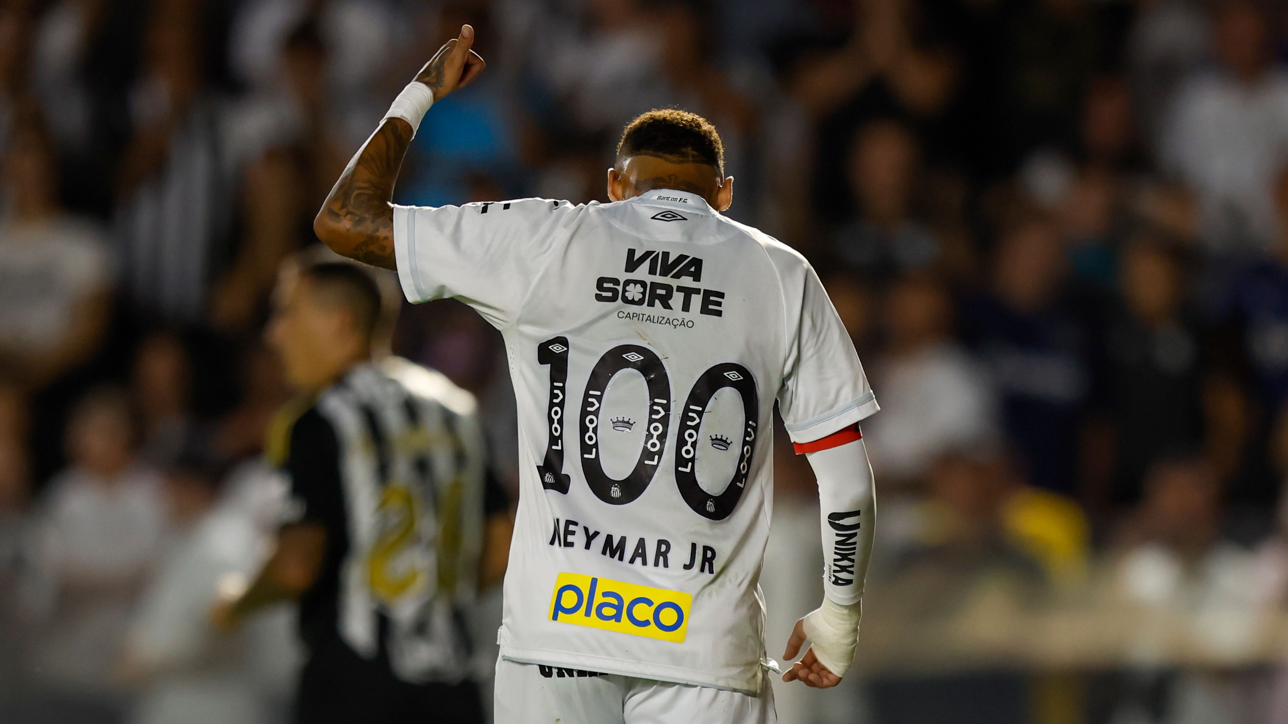 Santos v Atletico Mineiro - Brasileirao 2025