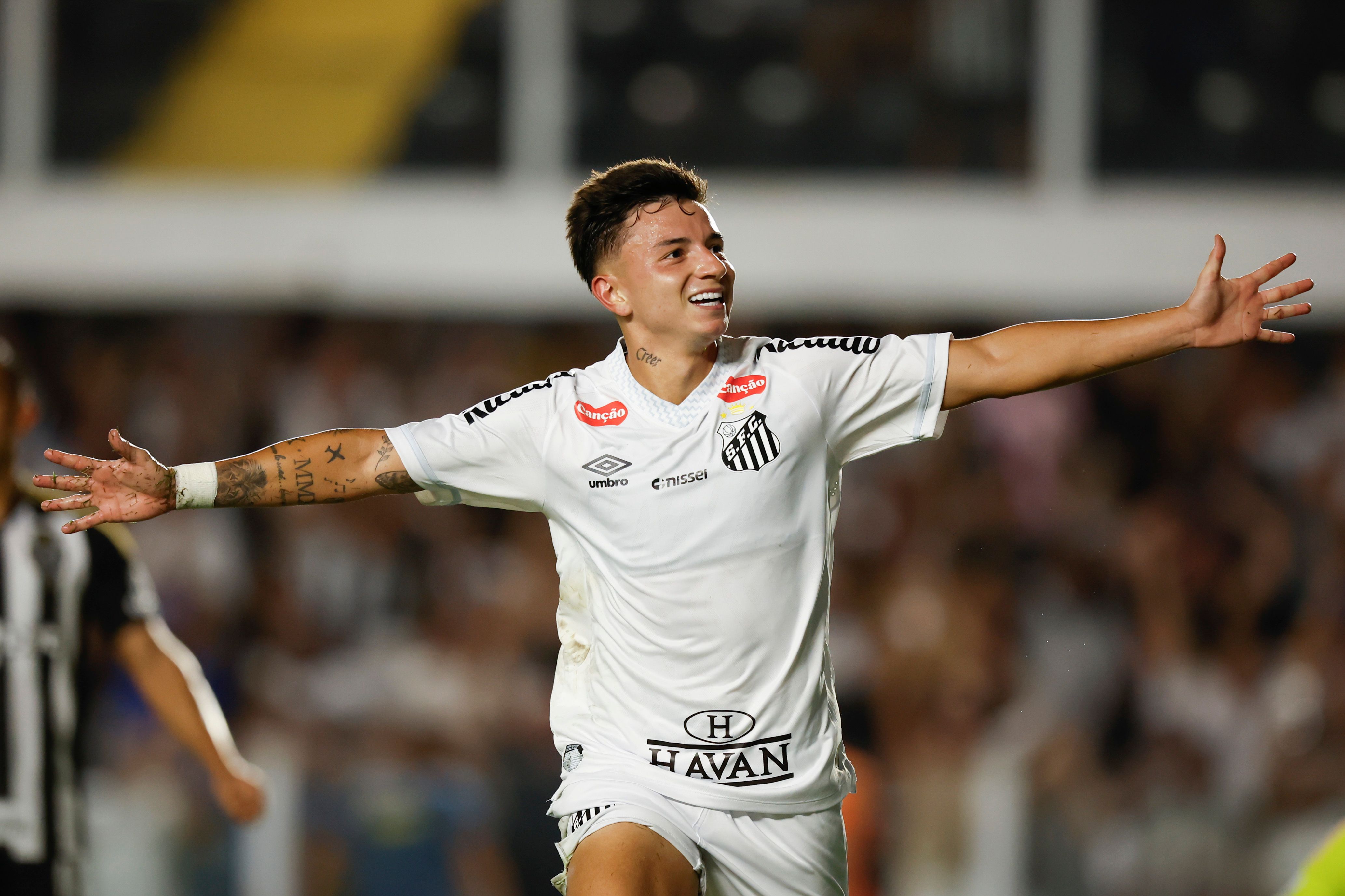 Santos v Atletico Mineiro - Brasileirao 2025