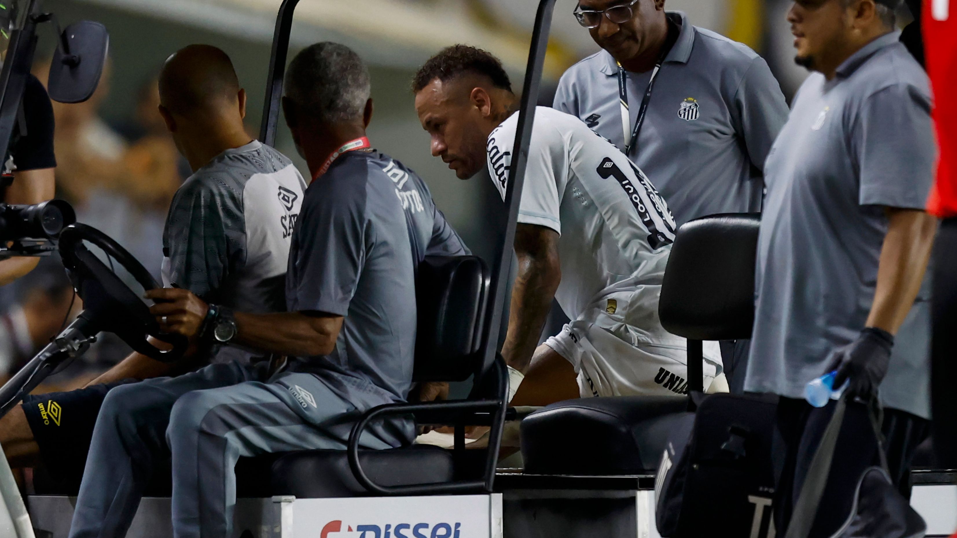 Santos v Atletico Mineiro - Brasileirao 2025