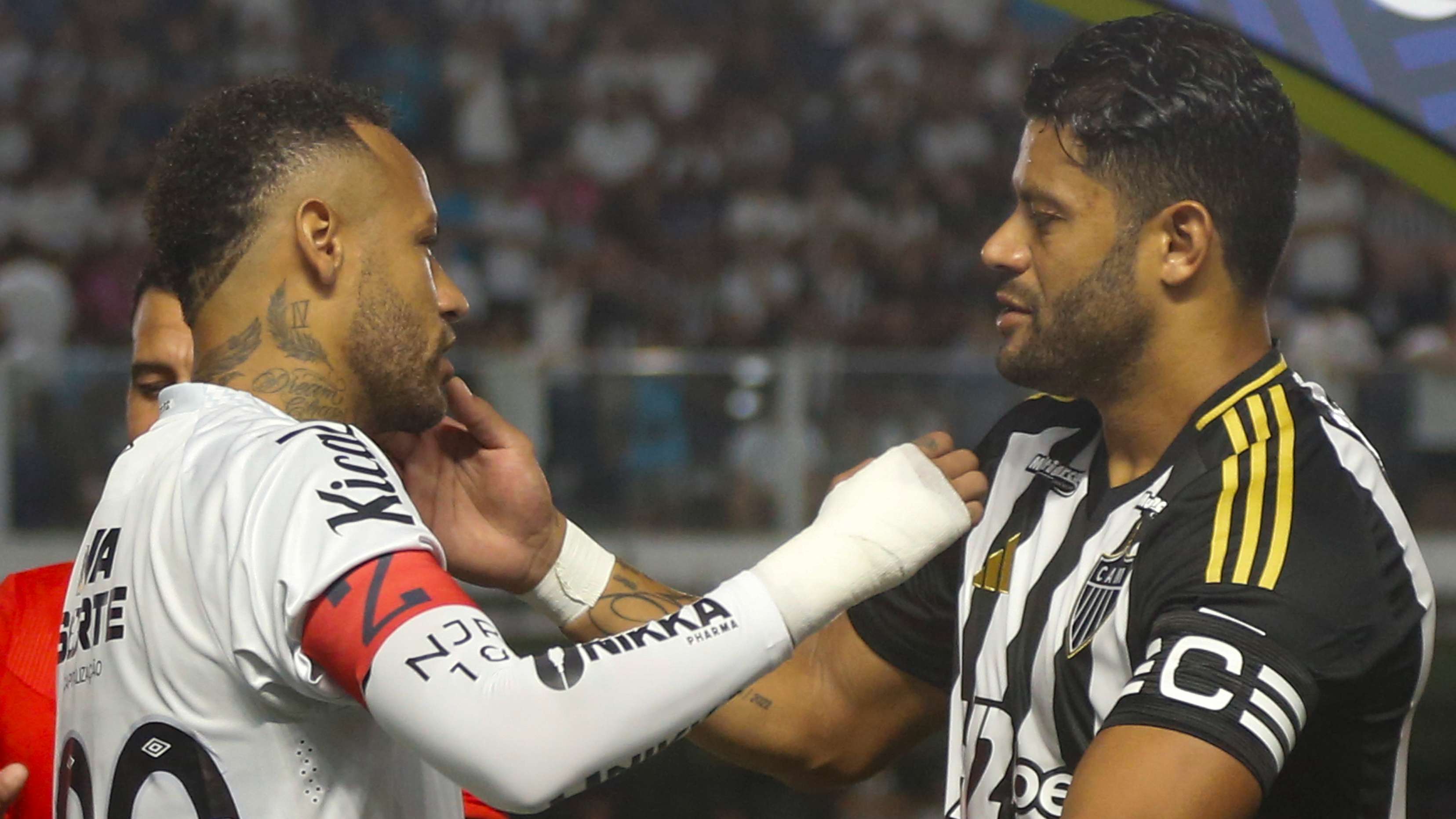 Santos v Atletico Mineiro - Brasileirao 2025