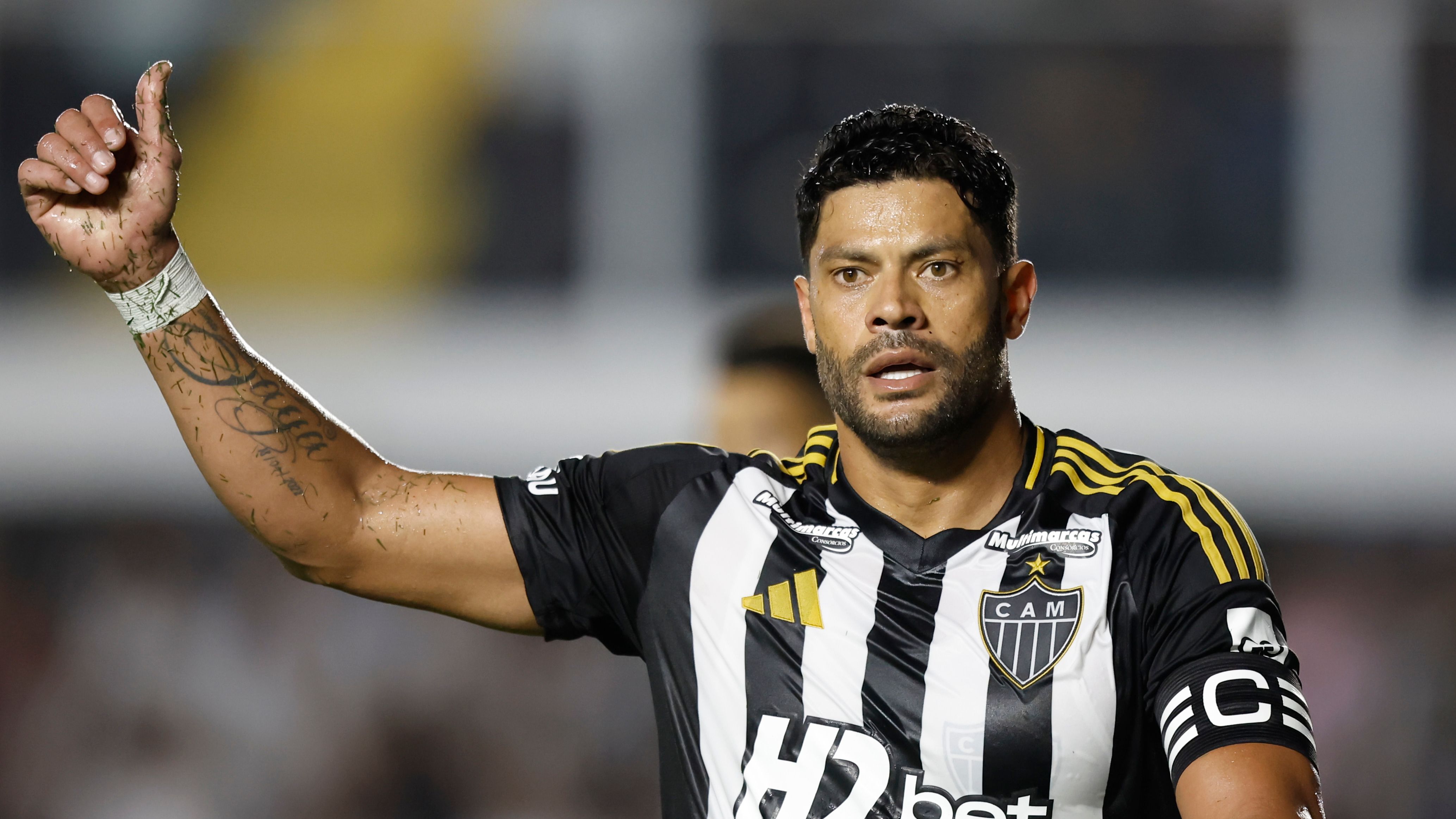 Santos v Atletico Mineiro - Brasileirao 2025