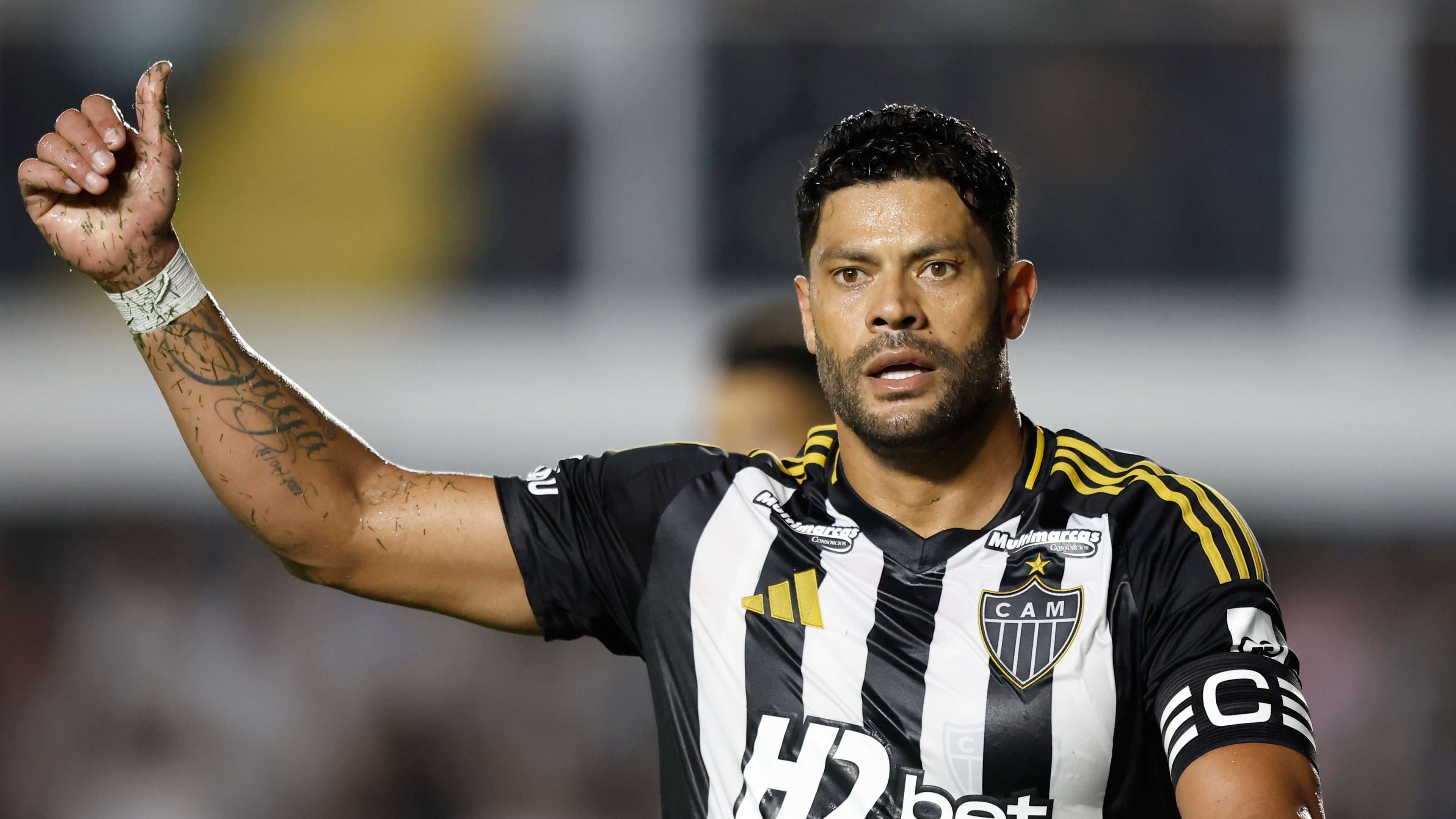 Santos v Atletico Mineiro - Brasileirao 2025