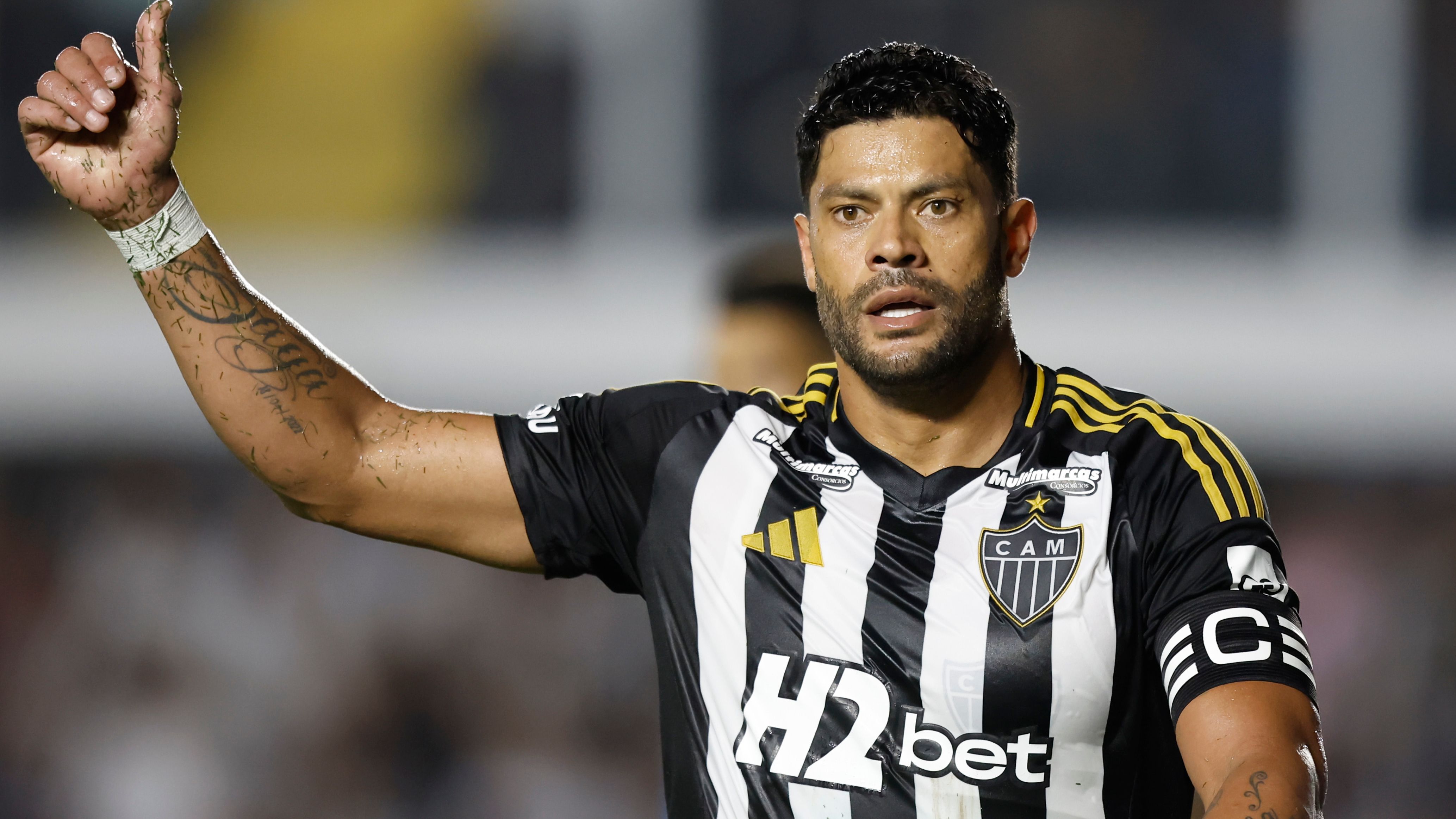 Santos v Atletico Mineiro - Brasileirao 2025