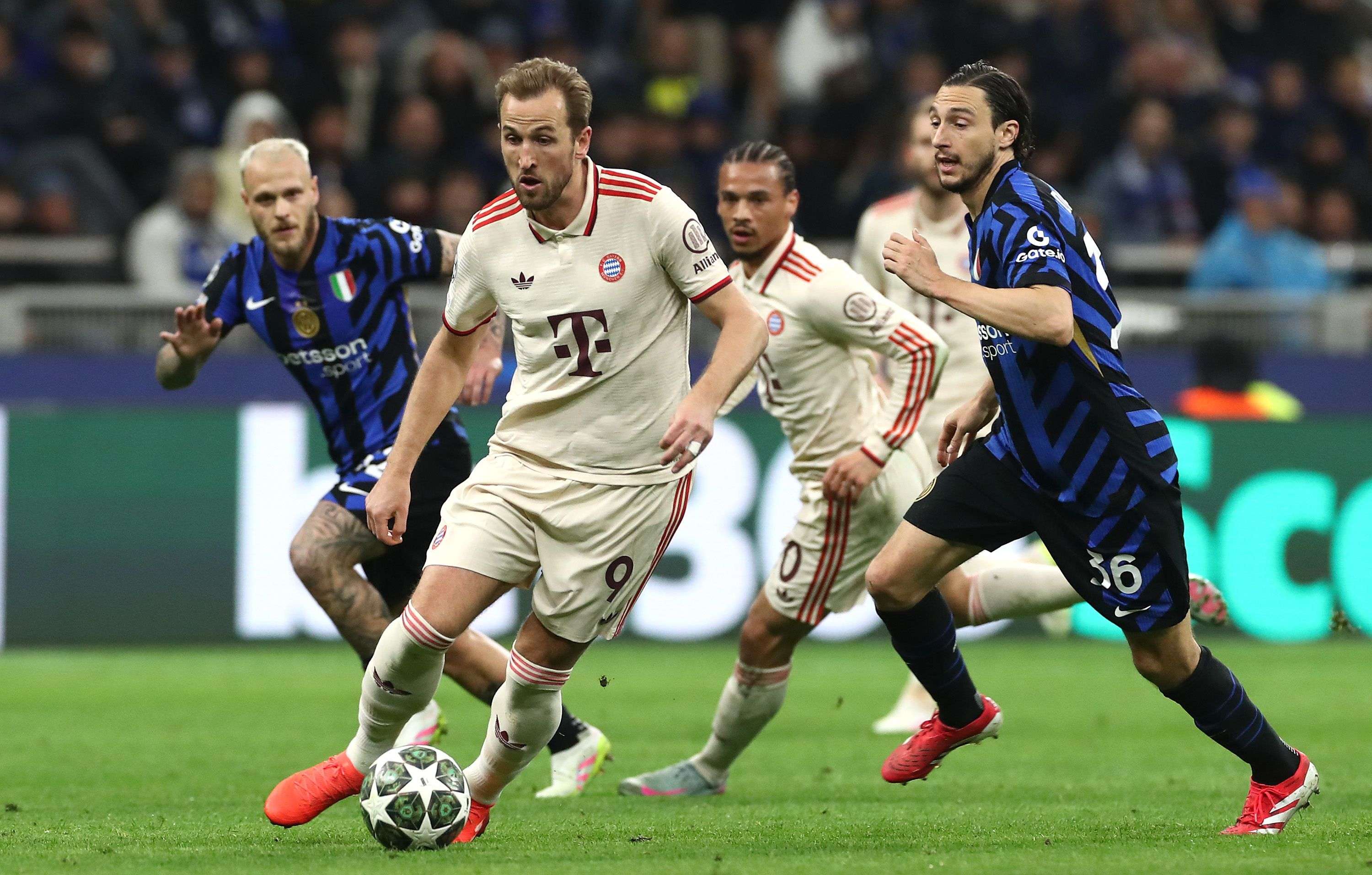 FC Internazionale Milano v FC Bayern München - UEFA Champions League 2024/25 Quarter Final Second Leg