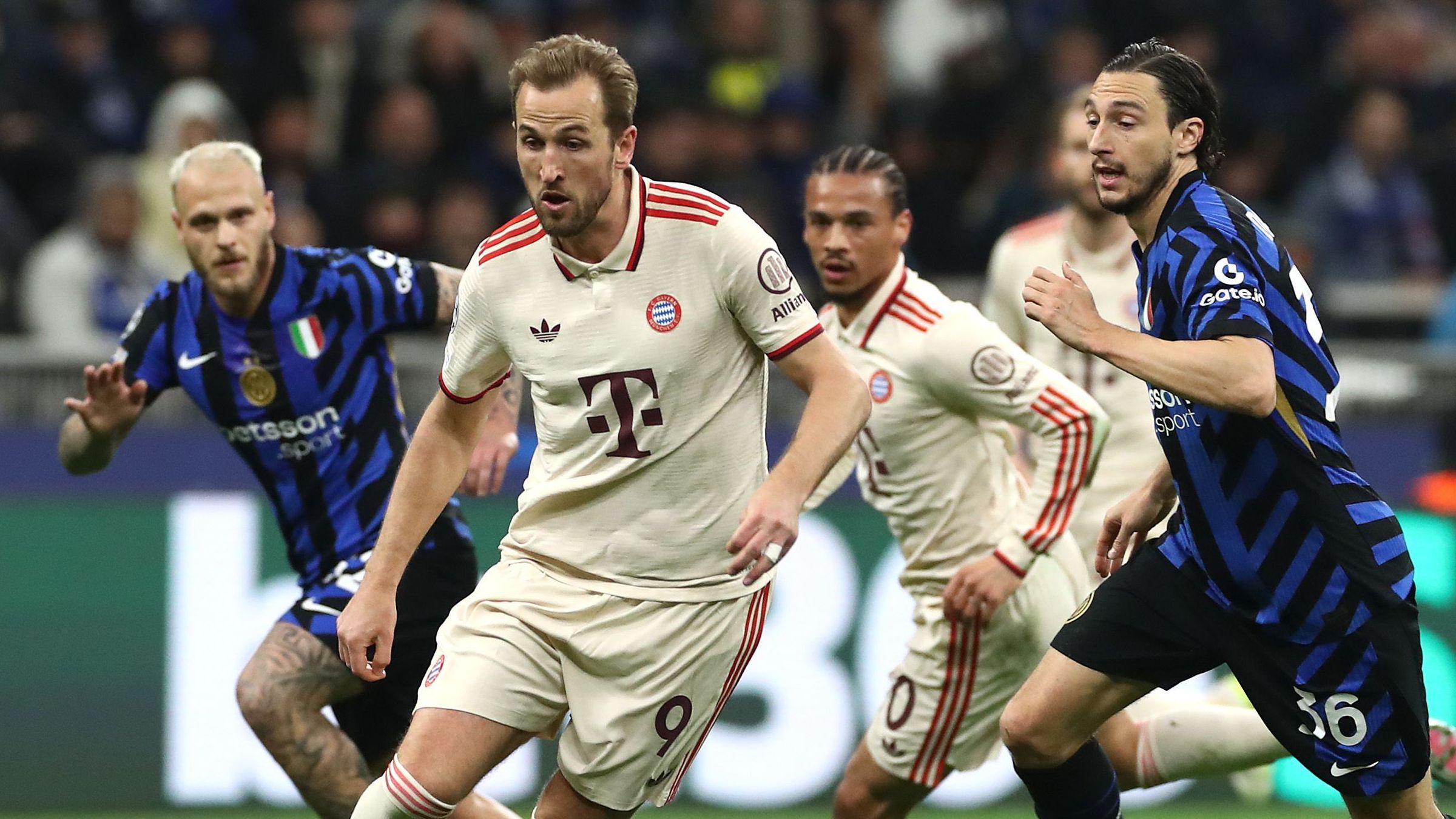 FC Internazionale Milano v FC Bayern München - UEFA Champions League 2024/25 Quarter Final Second Leg