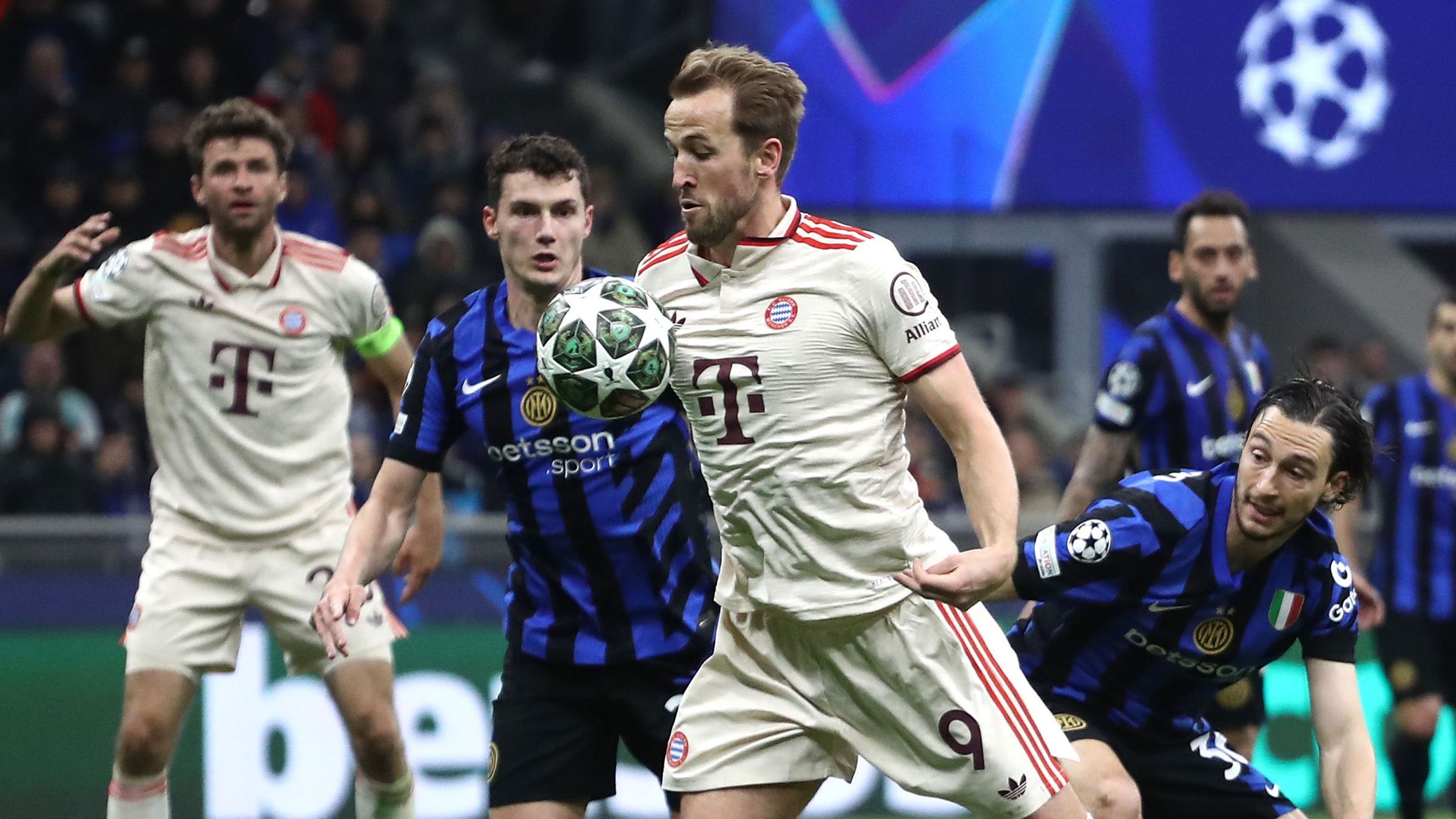 FC Internazionale Milano v FC Bayern München - UEFA Champions League 2024/25 Quarter Final Second Leg