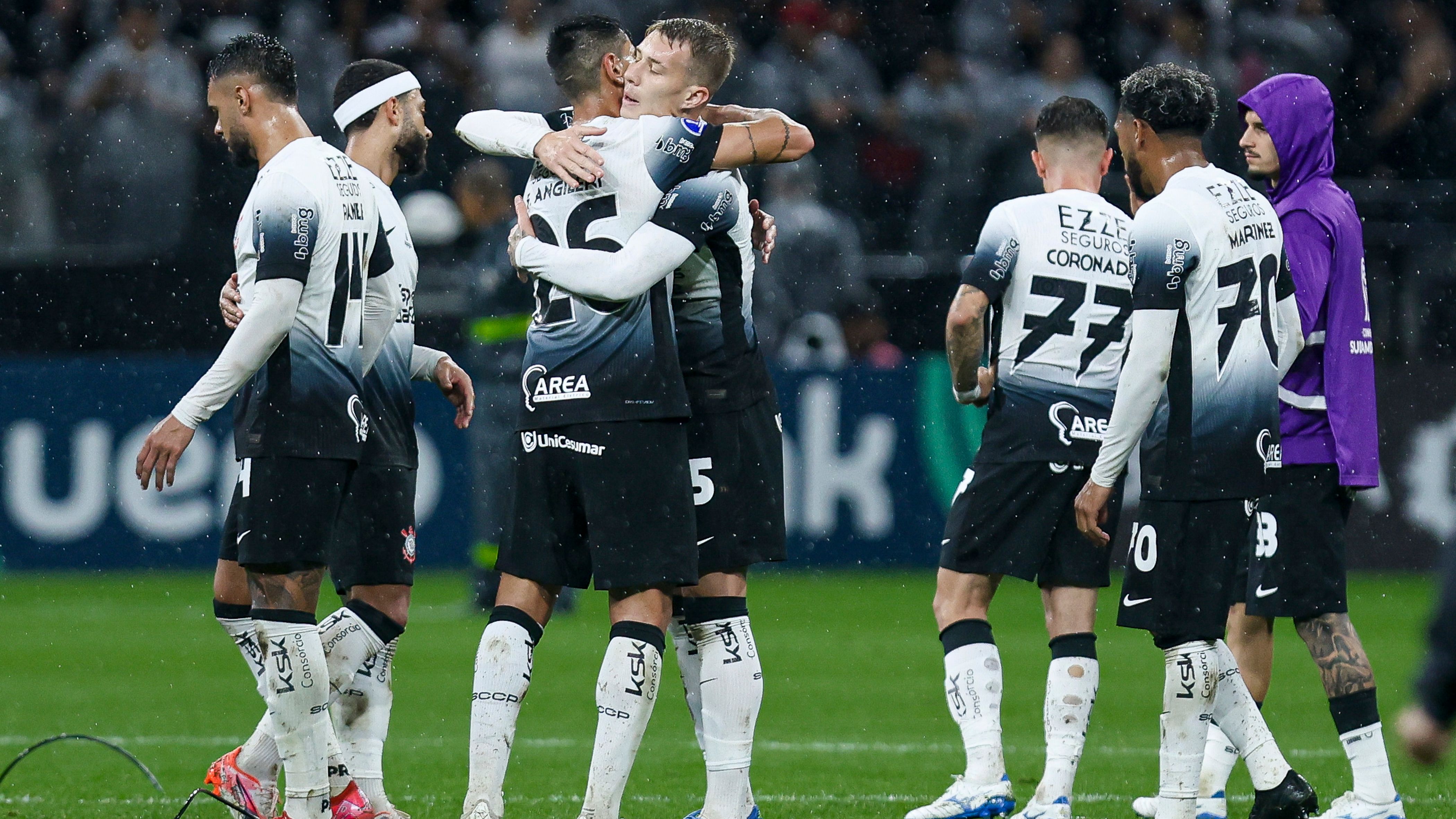 Corinthians v Racing de Montevideo - Copa CONMEBOL Sudamericana