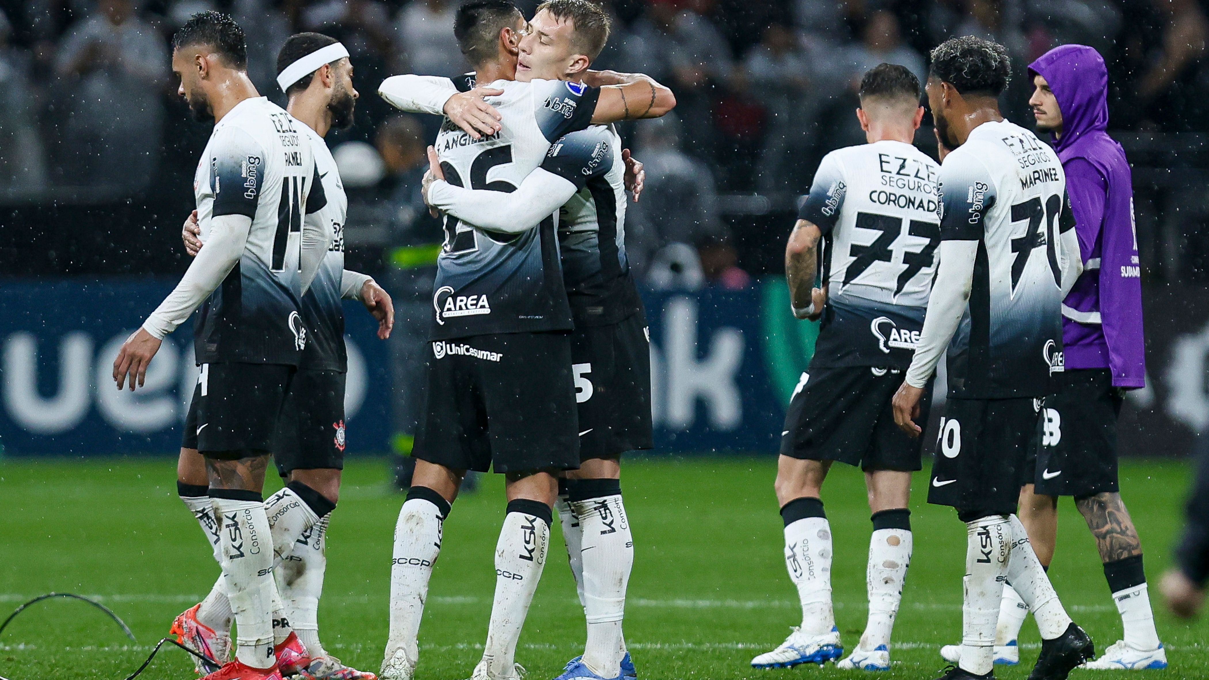 Corinthians v Racing de Montevideo - Copa CONMEBOL Sudamericana