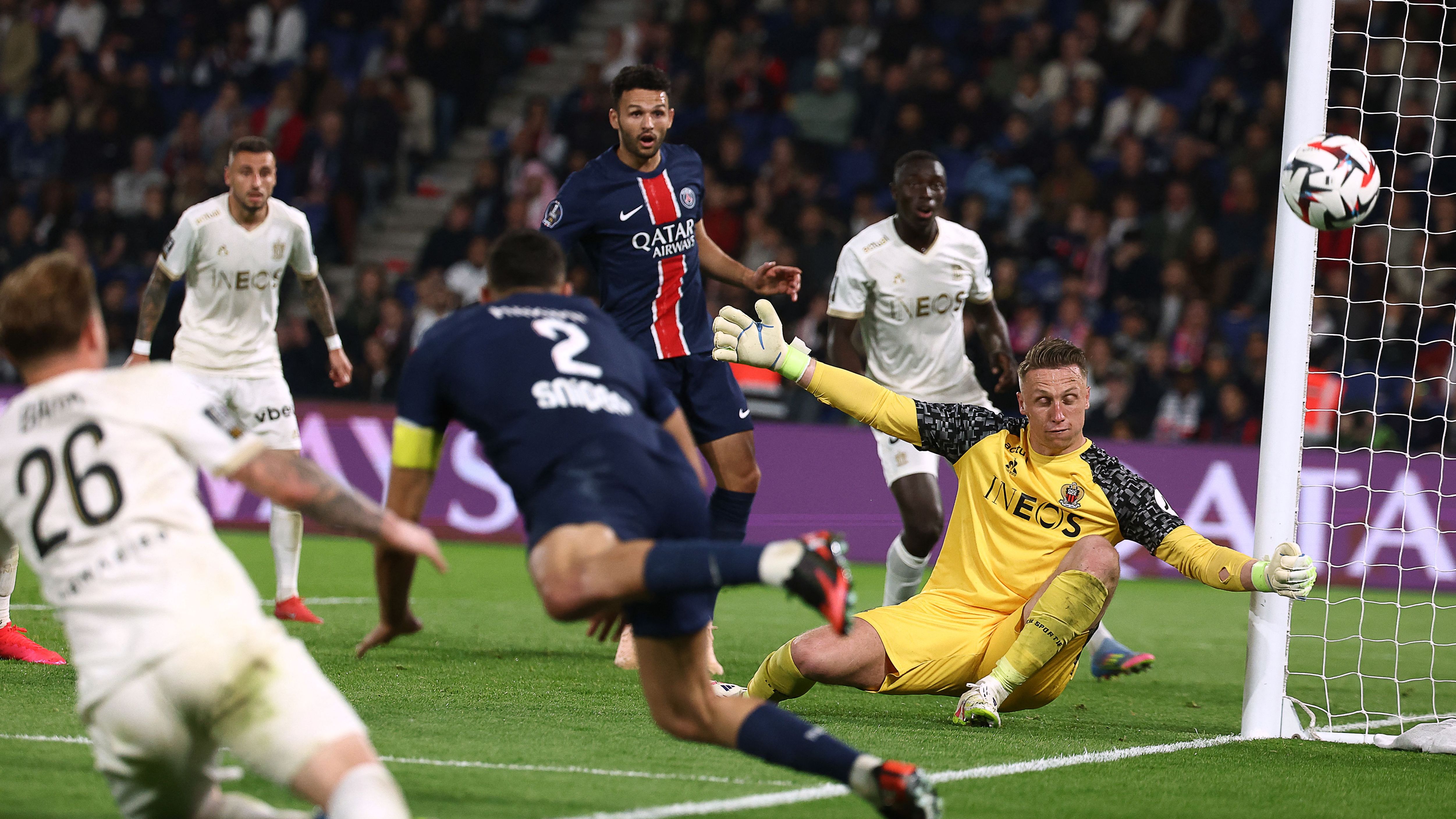 TOPSHOT-FBL-FRA-LIGUE1-PSG-NICE