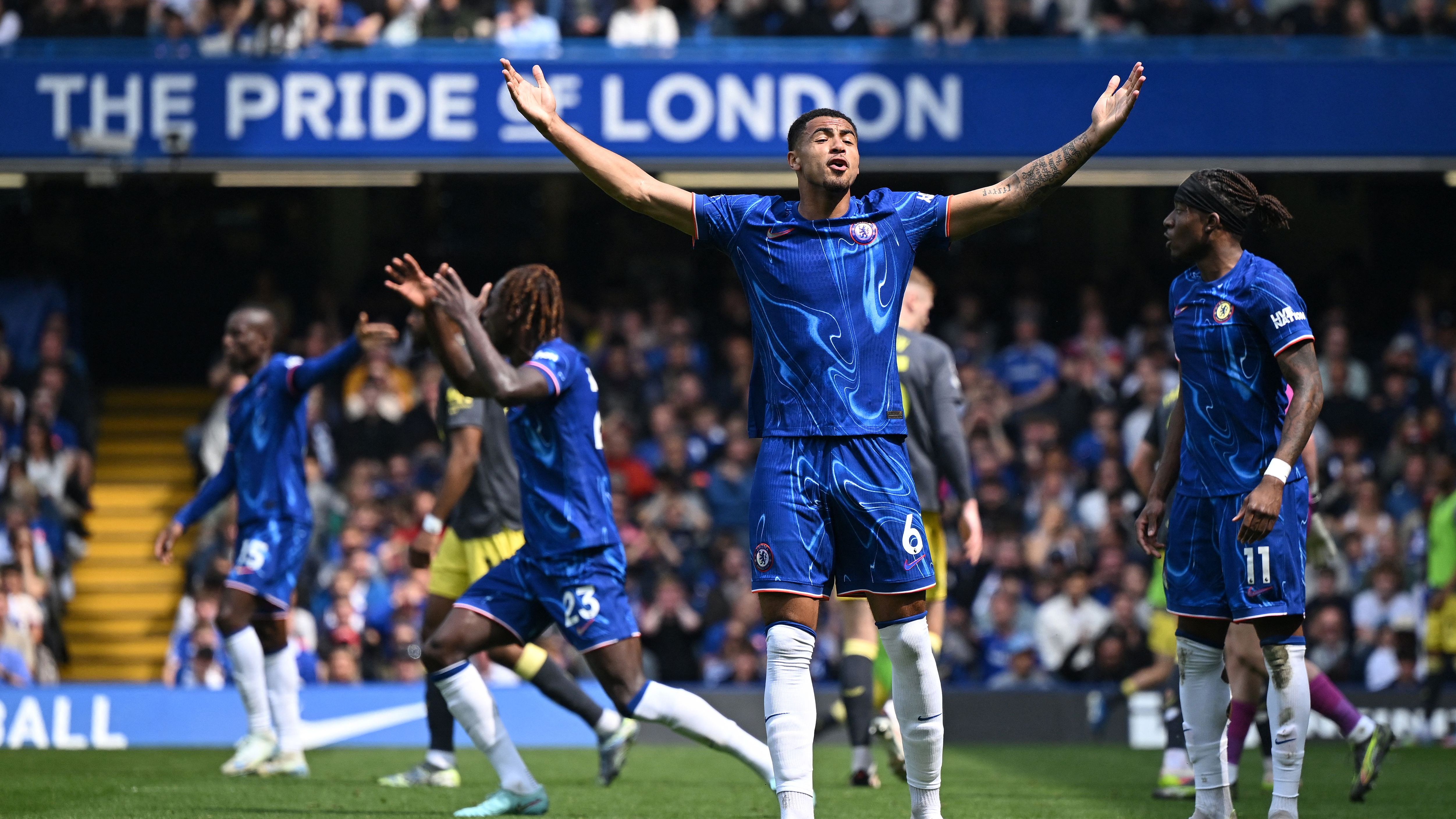 FBL-ENG-PR-CHELSEA-EVERTON