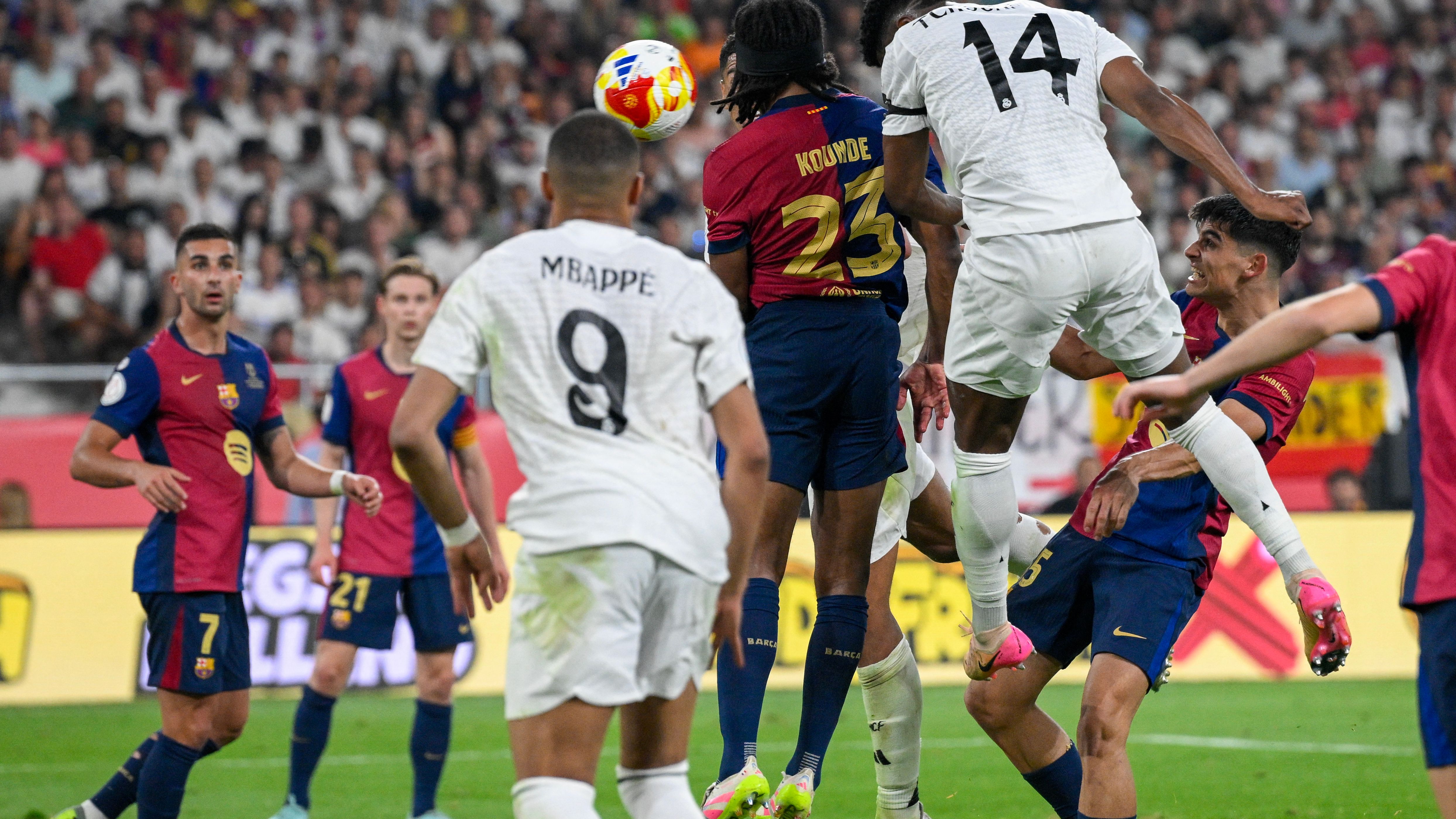 FBL-ESP-CUP-BARCELONA-REAL MADRID