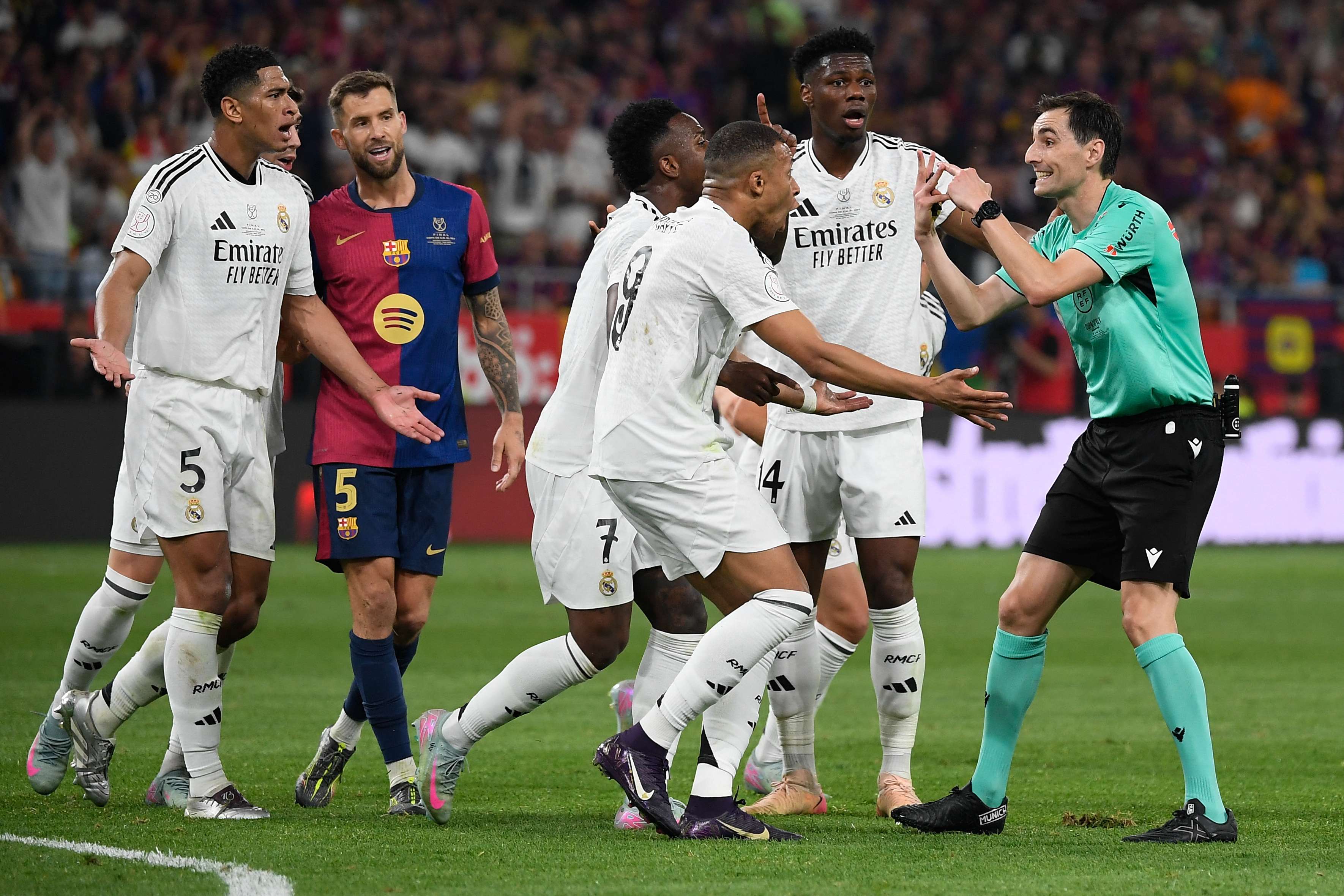 FBL-ESP-CUP-BARCELONA-REAL MADRID