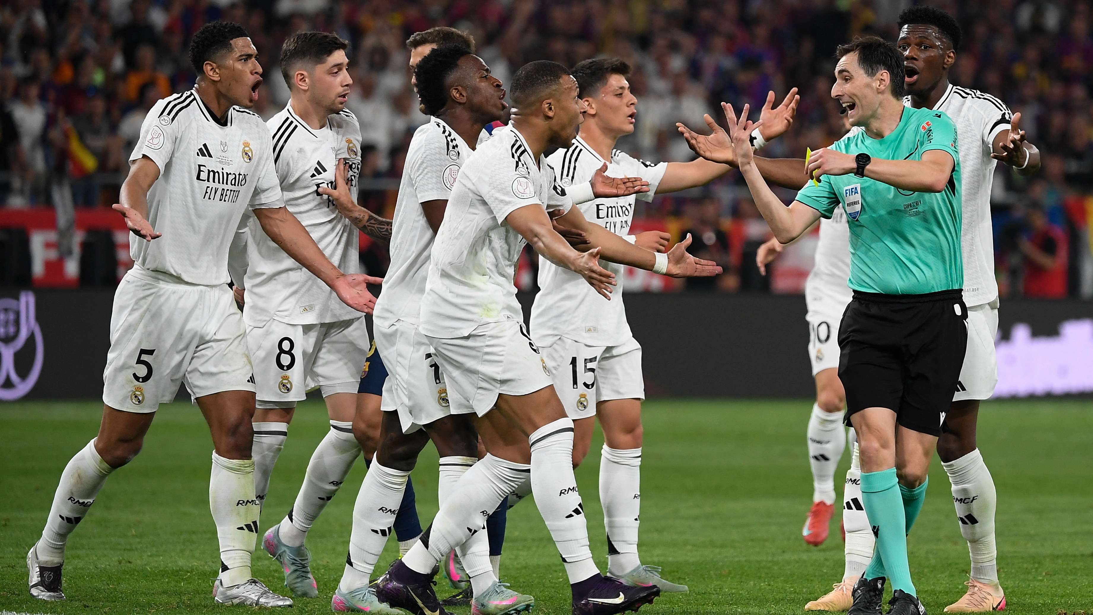 TOPSHOT-FBL-ESP-CUP-BARCELONA-REAL MADRID