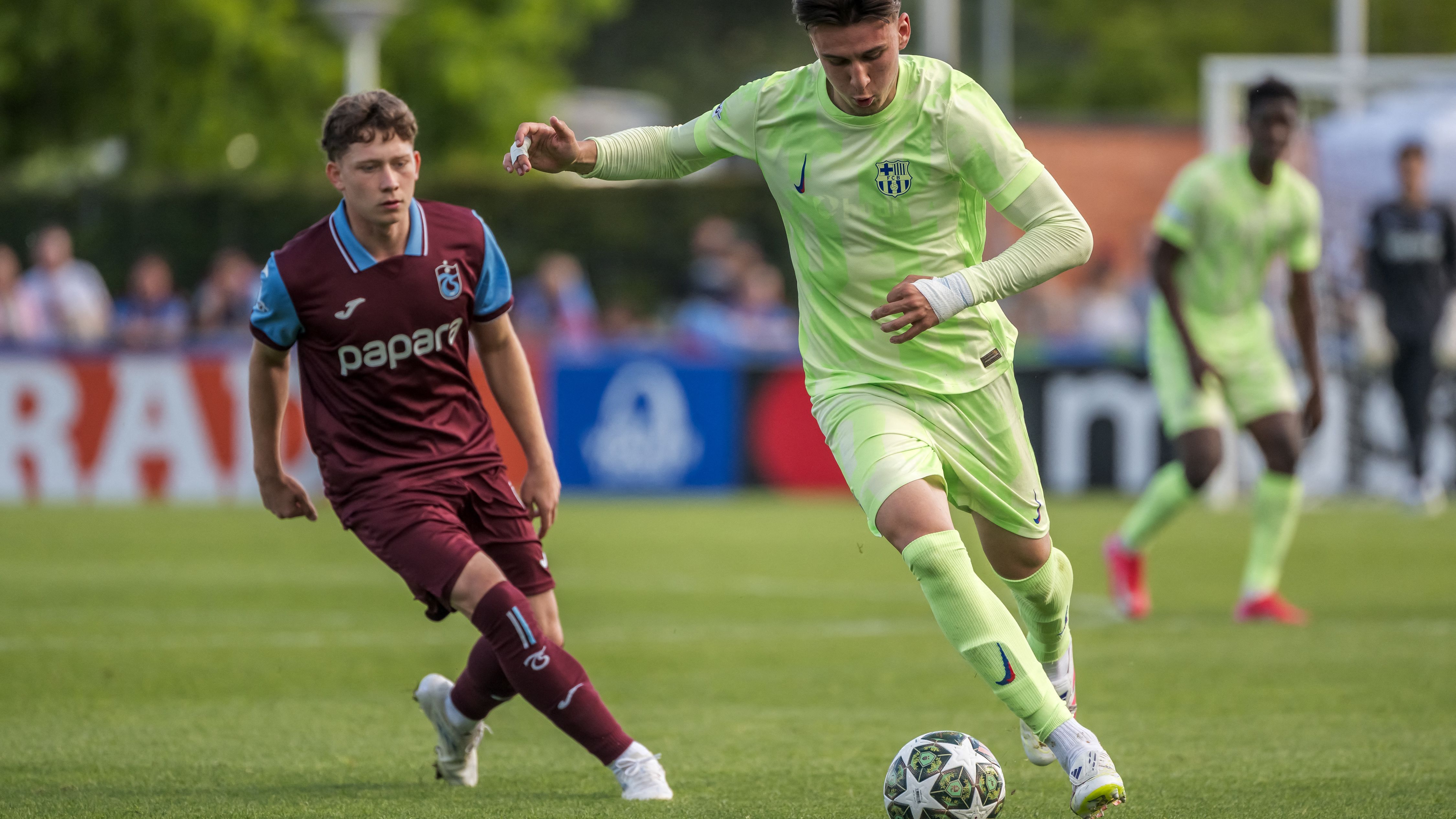 FBL-EUR-YOUTH LEAGUE-TRABZONSPOR-BARCELONA