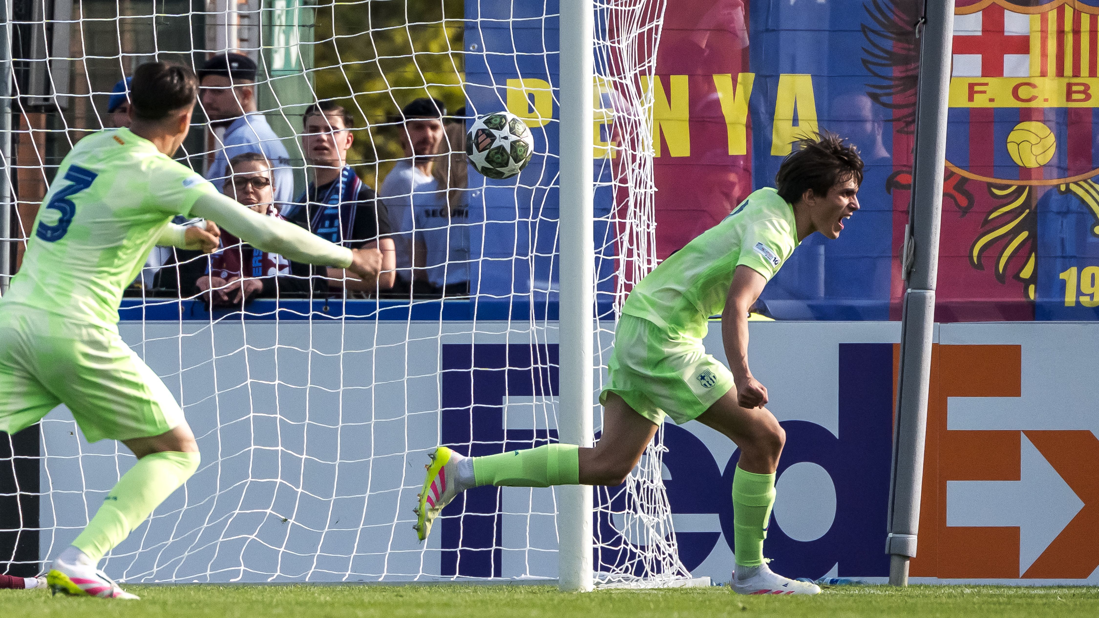 FBL-EUR-YOUTH LEAGUE-TRABZONSPOR-BARCELONA