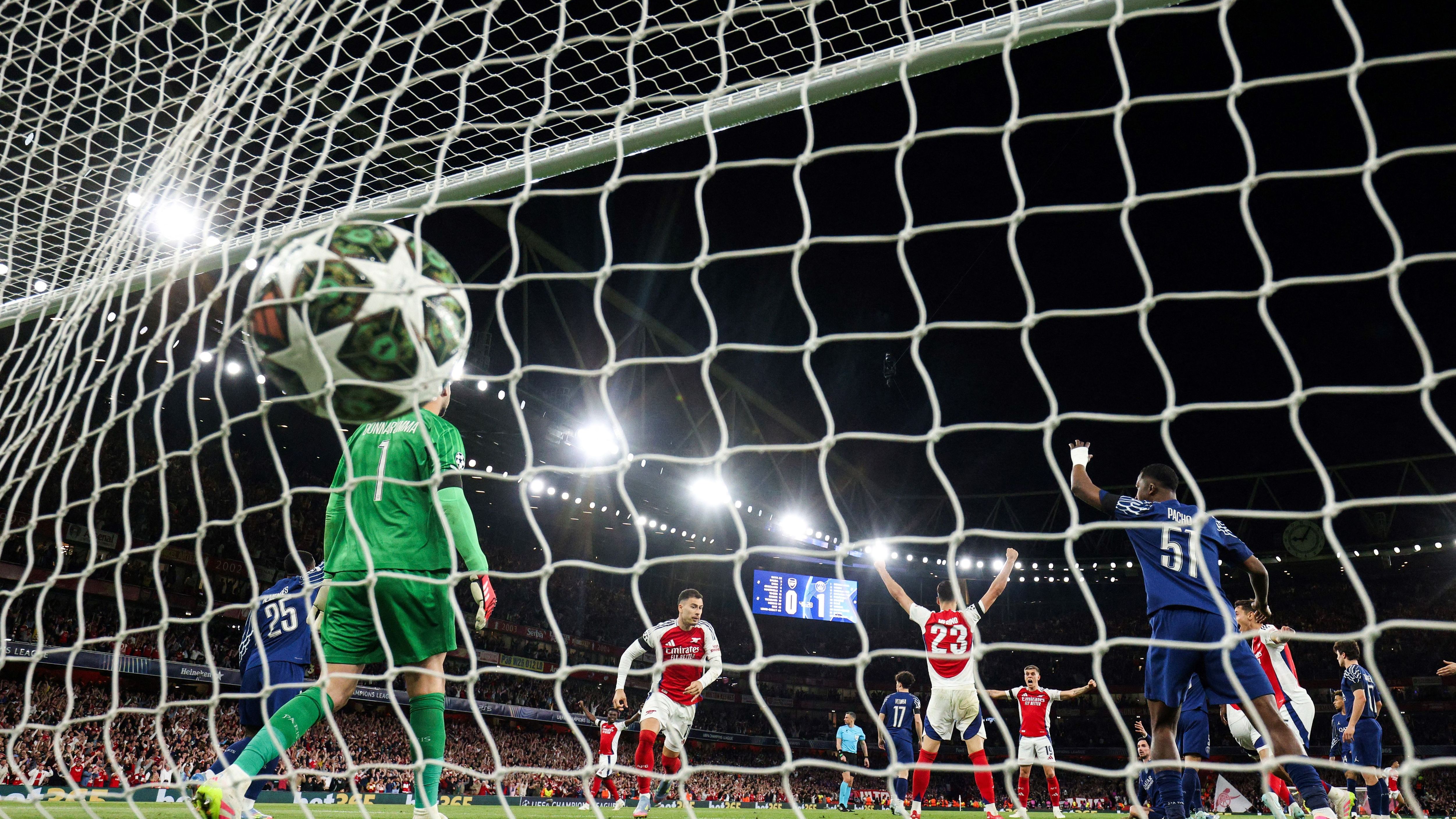 TOPSHOT-FBL-EUR-C1-ARSENAL-PSG