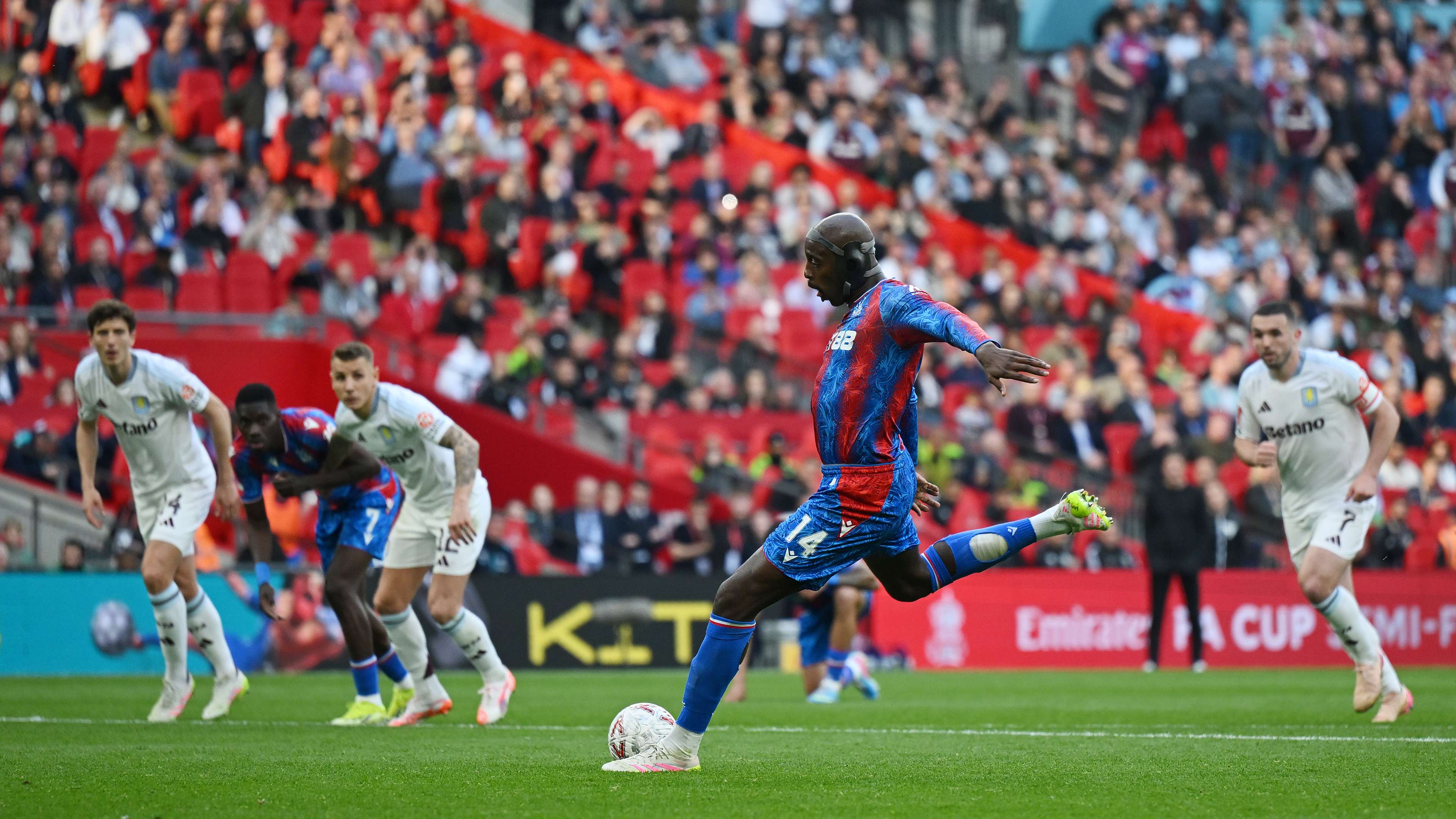 Crystal Palace v Aston Villa - Emirates FA Cup Semi Final