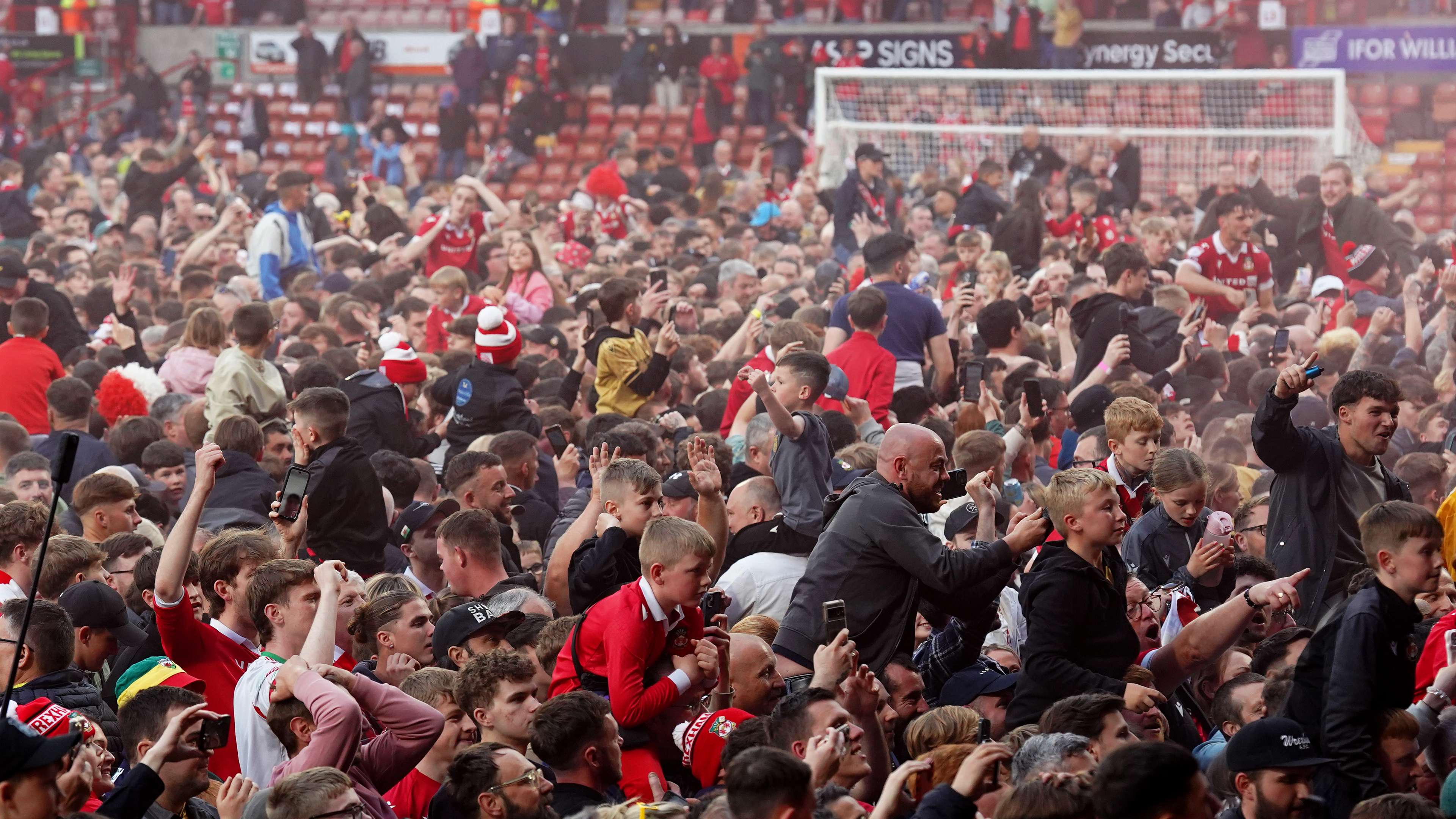 Wrexham AFC v Charlton Athletic FC - Sky Bet League One