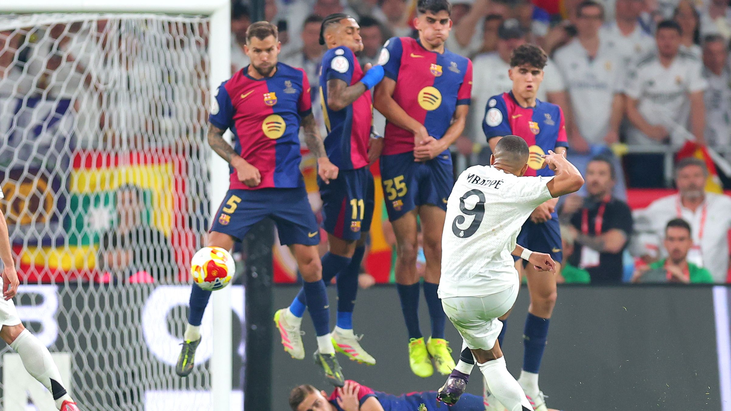 FC Barcelona v Real Madrid - Copa del Rey Final