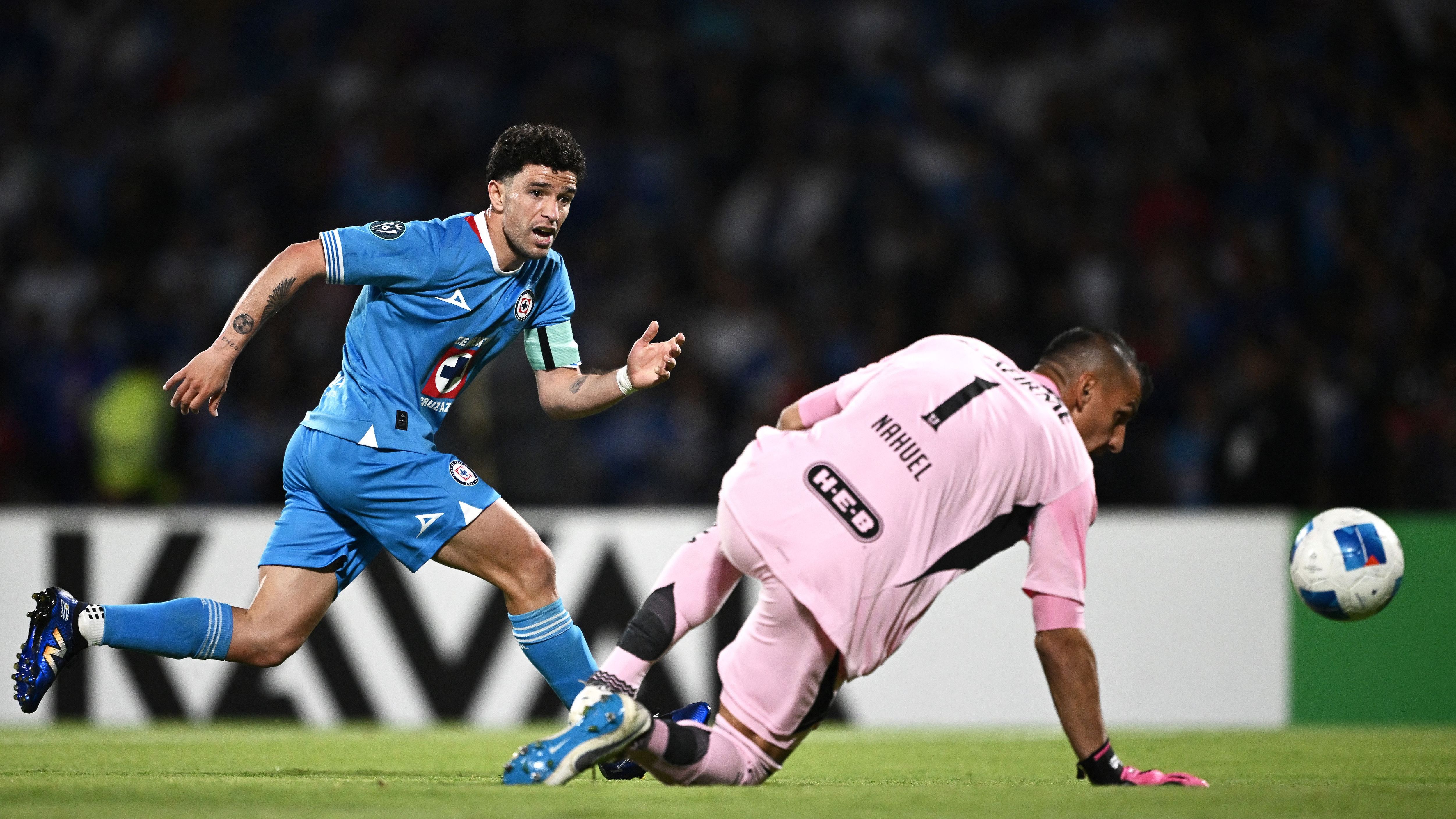 FBL-CONCACAF-CHAMPIONS-CRUZ AZUL-TIGRES