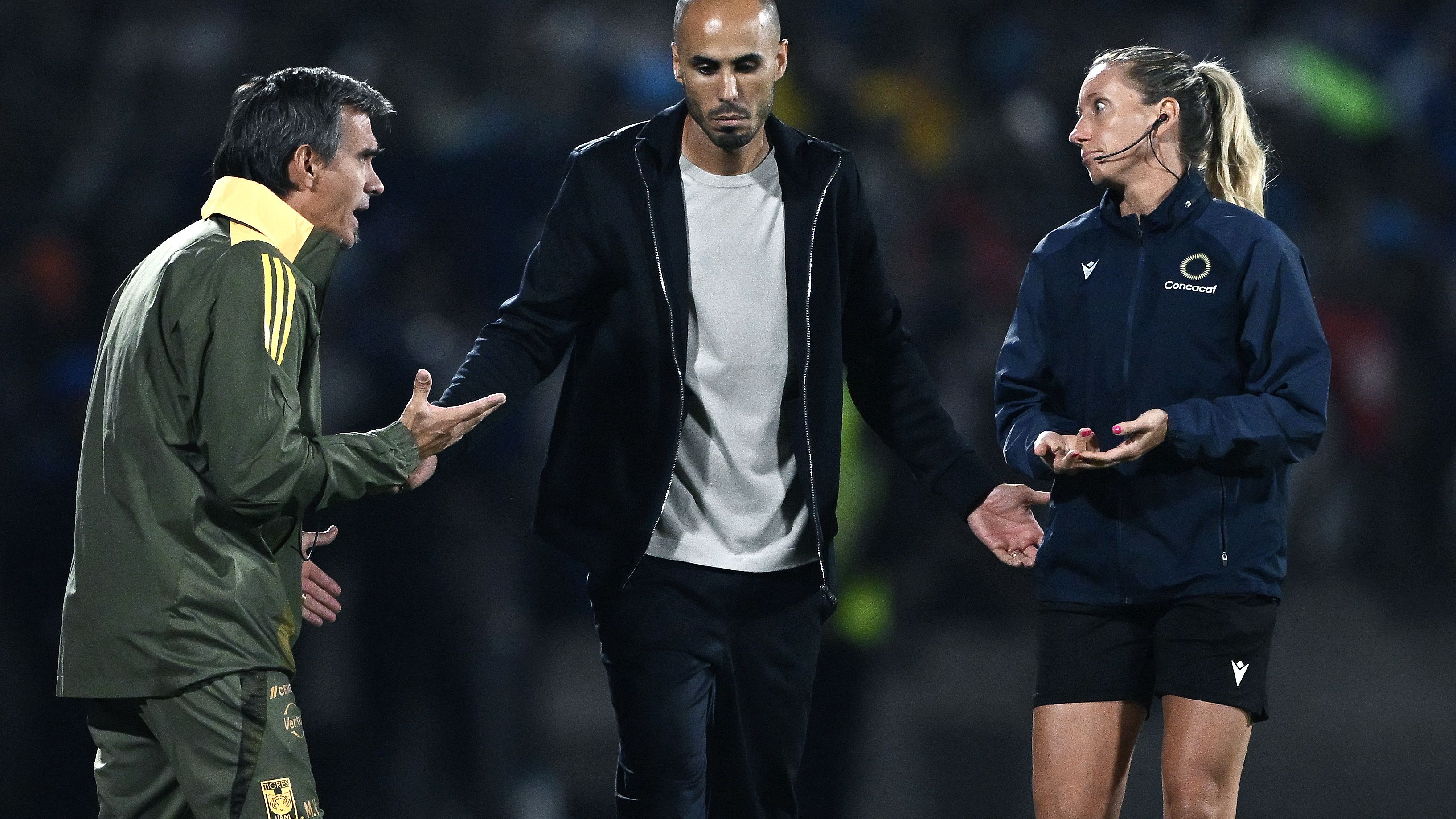 FBL-CONCACAF-CHAMPIONS-CRUZ AZUL-TIGRES