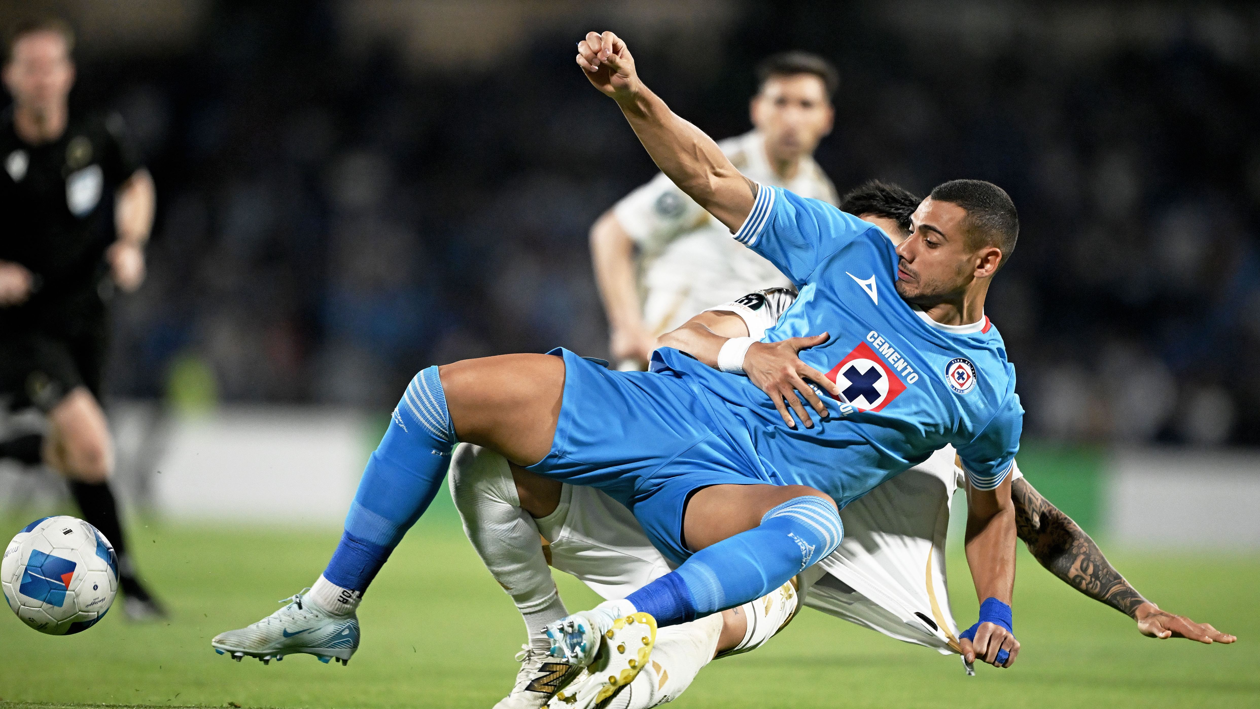 FBL-CONCACAF-CHAMPIONS-CRUZ AZUL-TIGRES