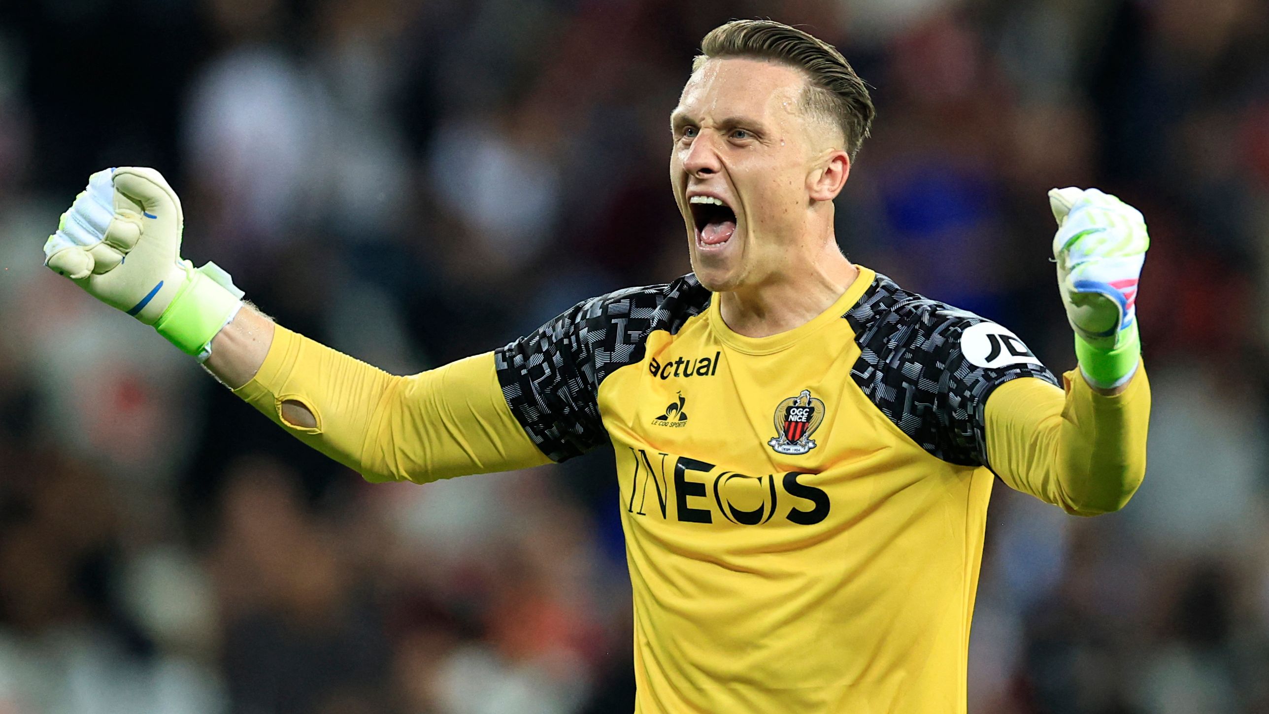 Manchester United shortlist another Ligue 1 goalkeeper as Red Devils target Nice star with contract running out next year as Andre Onana alternative | Goal.com UK
