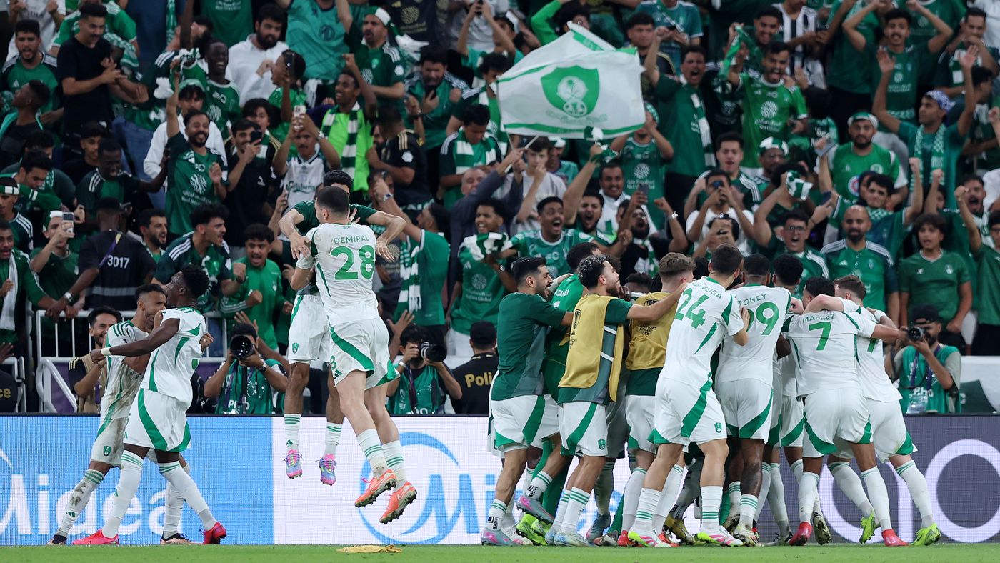 مبلغ مالي و3 لاعبين .. الأهلي يتحرك لخطف جوهرة النصر السابق و"شرط قد يعيده للعالمي"