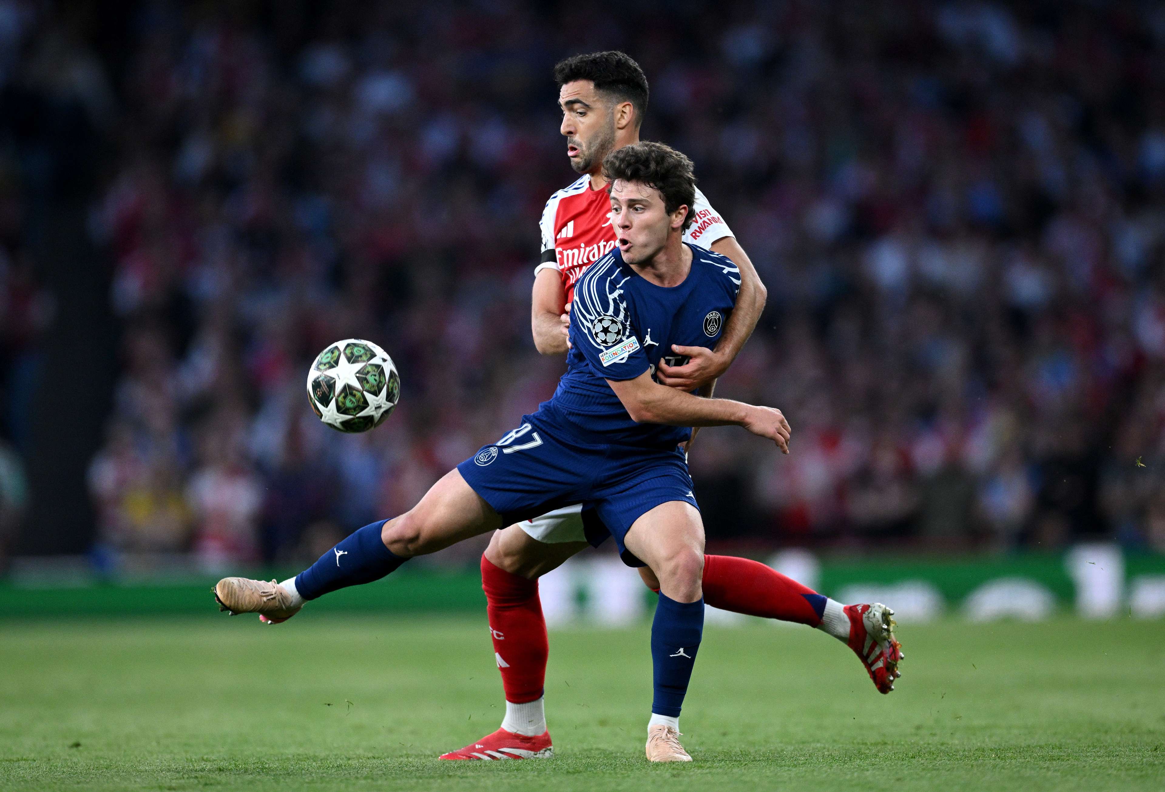 Arsenal FC v Paris Saint-Germain - UEFA Champions League 2024/25 Semi Final First Leg